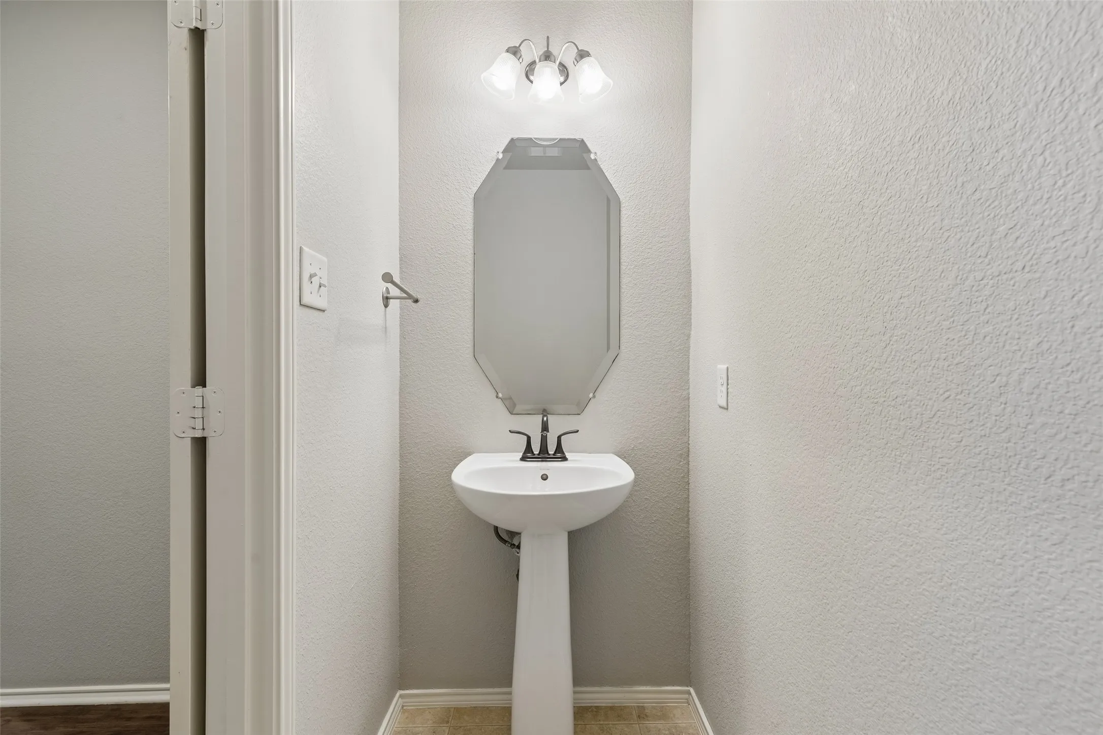 Townhouse For Rent in Denton County , 5980 Stone Mountain Road, The Colony, Texas 75056, 2 Bedroom, 2 Bathroom, 2 Garage spaces, 1,323 Sqft, built in 2009, mls#21399562, Real Estate Agent in The Colony, Homes For Rent in Denton county, Homes For Rent in The Colony, Realtor in The Colony Texas, Real Estate Brokerage Independent Realty Texas, Luminita Cordes Realtor