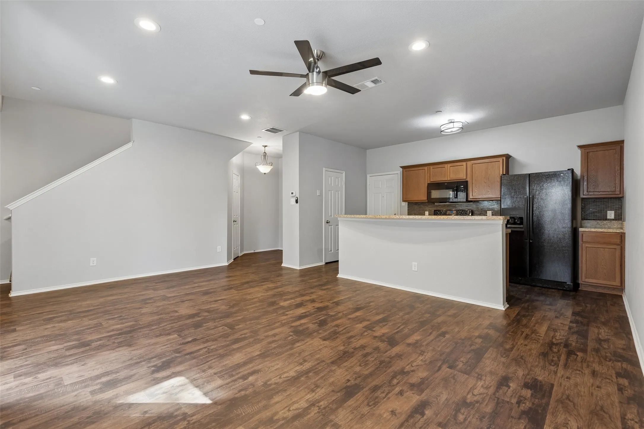 Townhouse For Rent in Denton County , 5980 Stone Mountain Road, The Colony, Texas 75056, 2 Bedroom, 2 Bathroom, 2 Garage spaces, 1,323 Sqft, built in 2009, mls#21399562, Real Estate Agent in The Colony, Homes For Rent in Denton county, Homes For Rent in The Colony, Realtor in The Colony Texas, Real Estate Brokerage Independent Realty Texas, Luminita Cordes Realtor