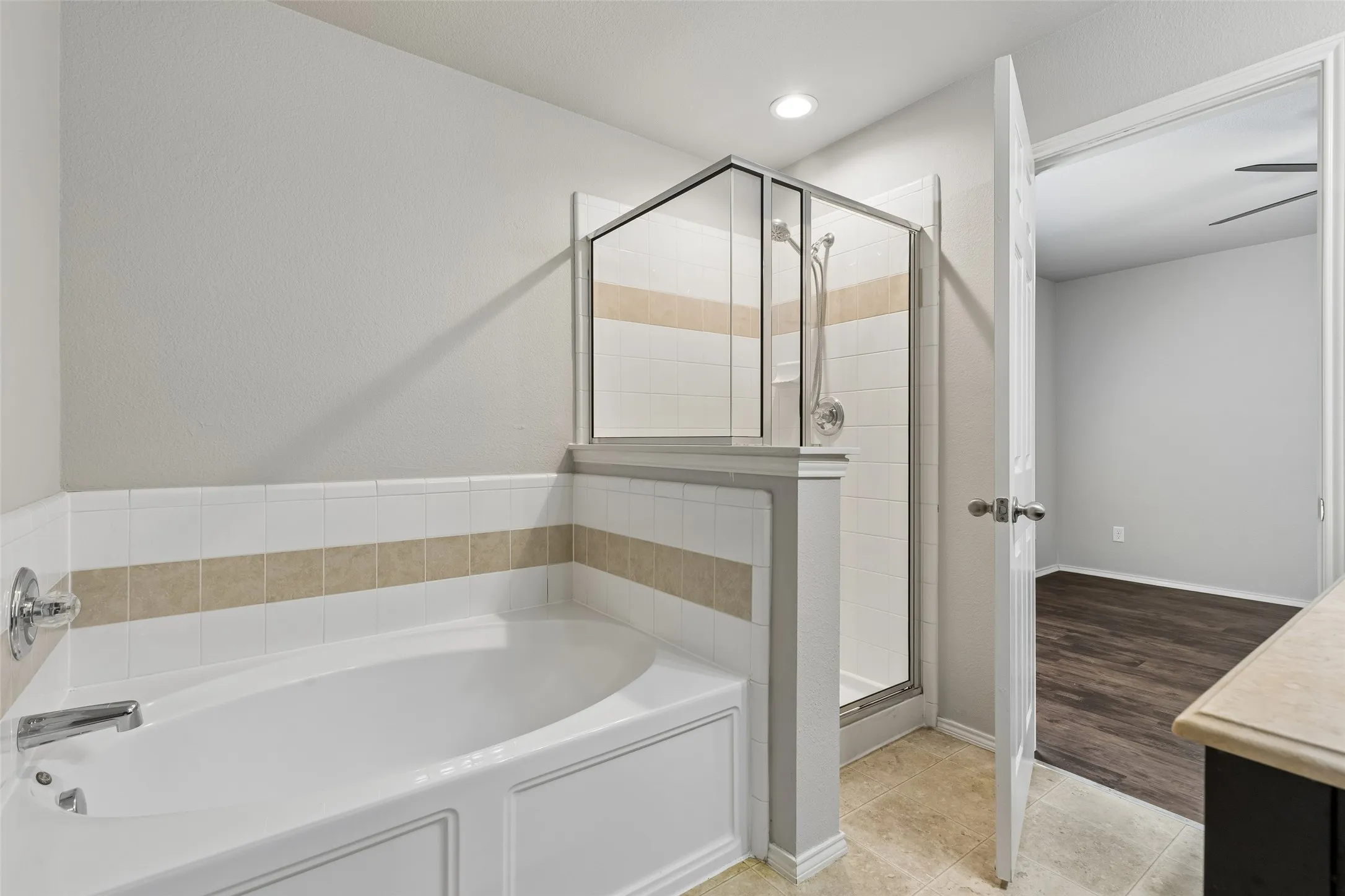 Townhouse For Rent in Denton County , 5980 Stone Mountain Road, The Colony, Texas 75056, 2 Bedroom, 2 Bathroom, 2 Garage spaces, 1,323 Sqft, built in 2009, mls#21399562, Real Estate Agent in The Colony, Homes For Rent in Denton county, Homes For Rent in The Colony, Realtor in The Colony Texas, Real Estate Brokerage Independent Realty Texas, Luminita Cordes Realtor