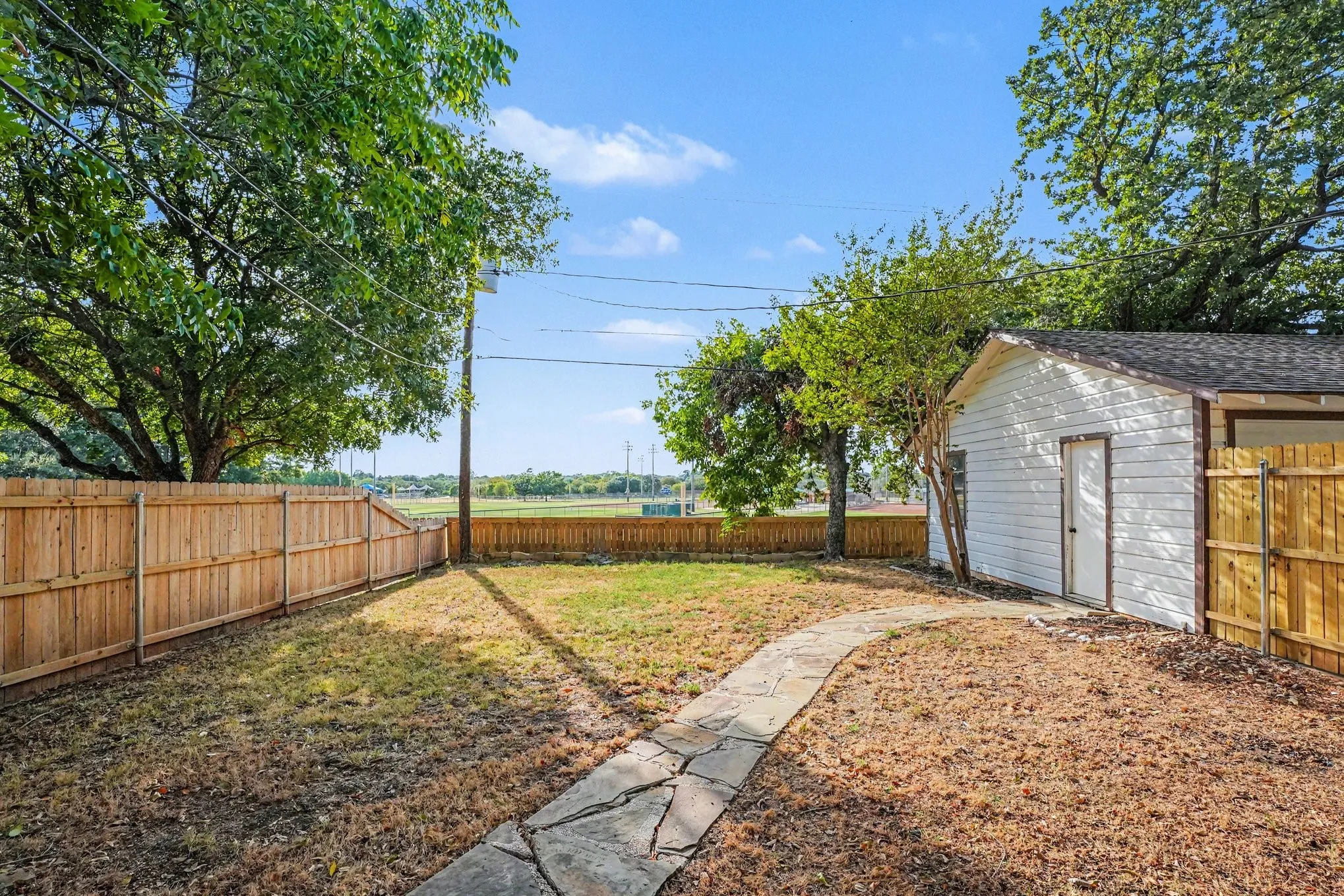 Single Family Residence For Sale in Tarrant County , 1404 Tatum Drive, Arlington, Texas 76012, 4 Bedroom, 2 Bathroom, 2 Garage spaces, 1,748 Sqft, built in 1962, mls#21402124, Real Estate Agent in Arlington, Homes For Sale in Tarrant county, Homes For Sale in Arlington, Realtor in Arlington Texas, Real Estate Brokerage Independent Realty Texas, Luminita Cordes Realtor