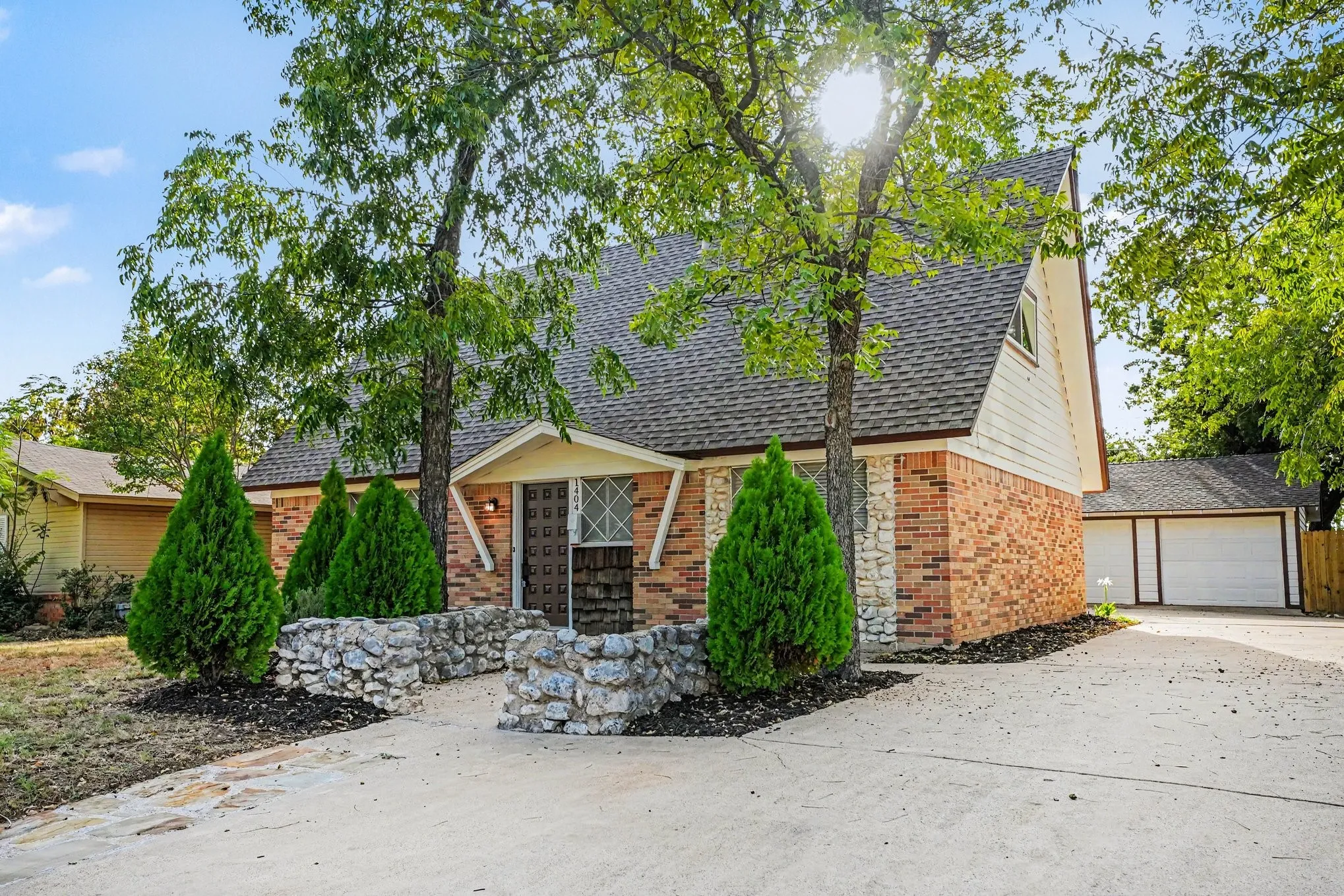 Single Family Residence For Sale in Tarrant County , 1404 Tatum Drive, Arlington, Texas 76012, 4 Bedroom, 2 Bathroom, 2 Garage spaces, 1,748 Sqft, built in 1962, mls#21402124, Real Estate Agent in Arlington, Homes For Sale in Tarrant county, Homes For Sale in Arlington, Realtor in Arlington Texas, Real Estate Brokerage Independent Realty Texas, Luminita Cordes Realtor