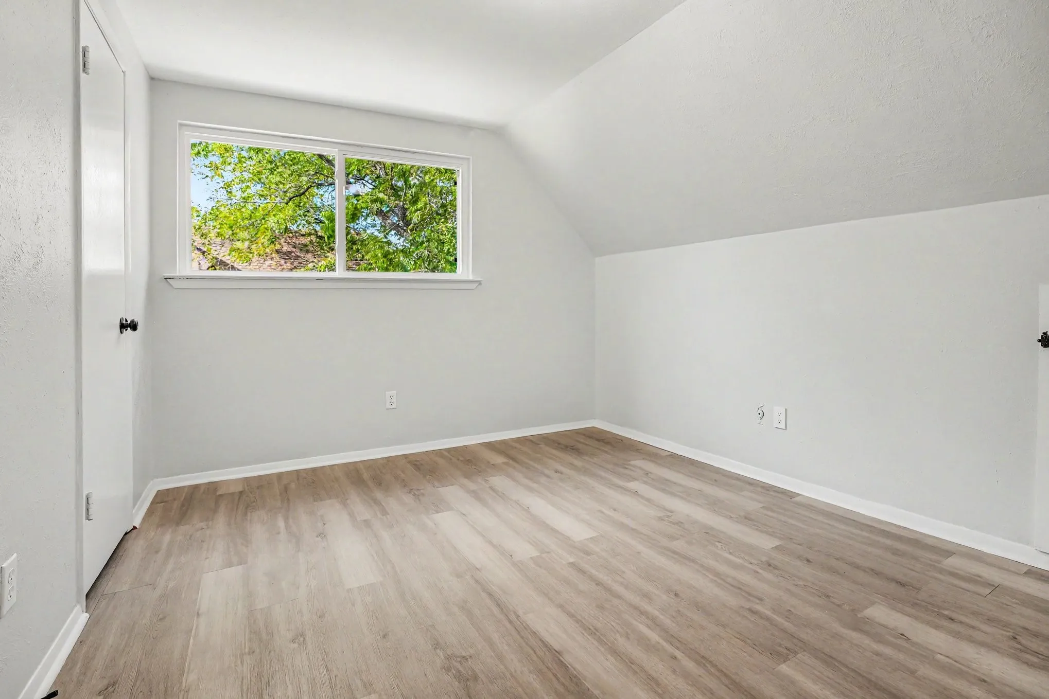 Single Family Residence For Sale in Tarrant County , 1404 Tatum Drive, Arlington, Texas 76012, 4 Bedroom, 2 Bathroom, 2 Garage spaces, 1,748 Sqft, built in 1962, mls#21402124, Real Estate Agent in Arlington, Homes For Sale in Tarrant county, Homes For Sale in Arlington, Realtor in Arlington Texas, Real Estate Brokerage Independent Realty Texas, Luminita Cordes Realtor