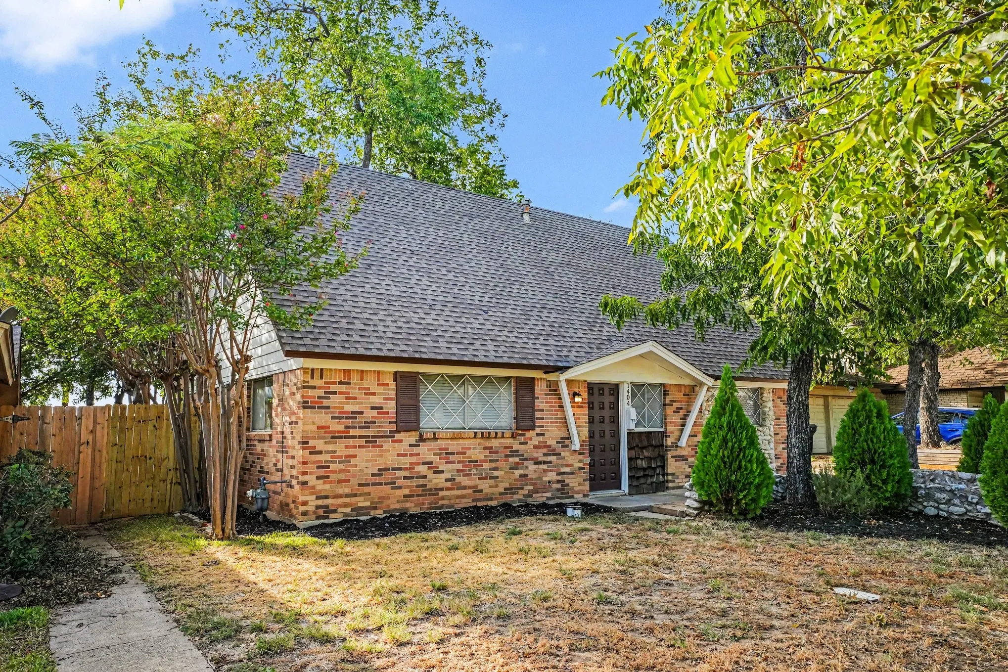 Single Family Residence For Sale in Tarrant County , 1404 Tatum Drive, Arlington, Texas 76012, 4 Bedroom, 2 Bathroom, 2 Garage spaces, 1,748 Sqft, built in 1962, mls#21402124, Real Estate Agent in Arlington, Homes For Sale in Tarrant county, Homes For Sale in Arlington, Realtor in Arlington Texas, Real Estate Brokerage Independent Realty Texas, Luminita Cordes Realtor