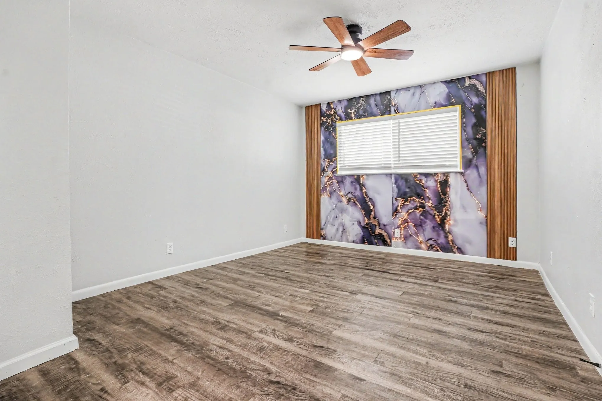 Single Family Residence For Sale in Tarrant County , 1404 Tatum Drive, Arlington, Texas 76012, 4 Bedroom, 2 Bathroom, 2 Garage spaces, 1,748 Sqft, built in 1962, mls#21402124, Real Estate Agent in Arlington, Homes For Sale in Tarrant county, Homes For Sale in Arlington, Realtor in Arlington Texas, Real Estate Brokerage Independent Realty Texas, Luminita Cordes Realtor