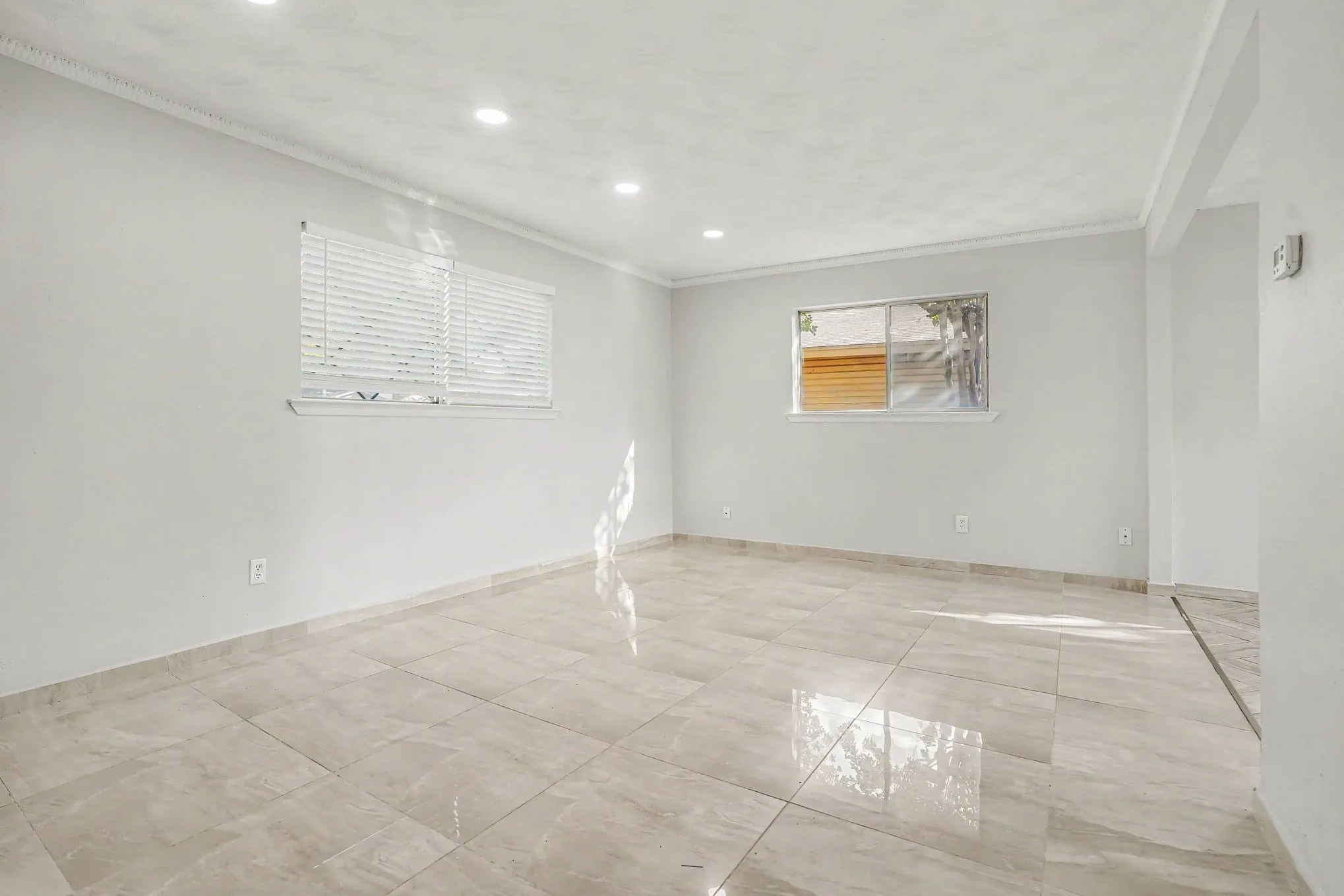 Single Family Residence For Sale in Tarrant County , 1404 Tatum Drive, Arlington, Texas 76012, 4 Bedroom, 2 Bathroom, 2 Garage spaces, 1,748 Sqft, built in 1962, mls#21402124, Real Estate Agent in Arlington, Homes For Sale in Tarrant county, Homes For Sale in Arlington, Realtor in Arlington Texas, Real Estate Brokerage Independent Realty Texas, Luminita Cordes Realtor