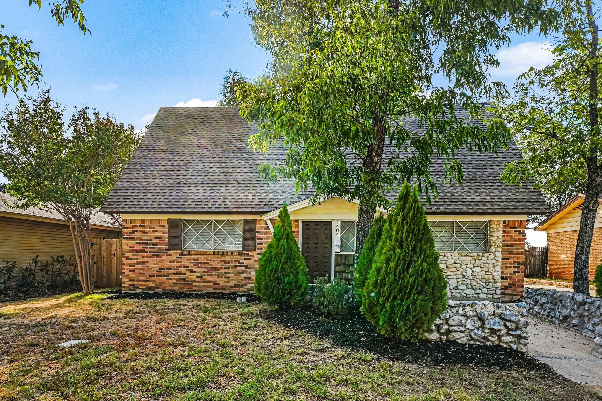 Single Family Residence For Sale in Tarrant County , 1404 Tatum Drive, Arlington, Texas 76012, 4 Bedroom, 2 Bathroom, 2 Garage spaces, 1,748 Sqft, built in 1962, mls#21402124, Real Estate Agent in Arlington, Homes For Sale in Tarrant county, Homes For Sale in Arlington, Realtor in Arlington Texas, Real Estate Brokerage Independent Realty Texas, Luminita Cordes Realtor
