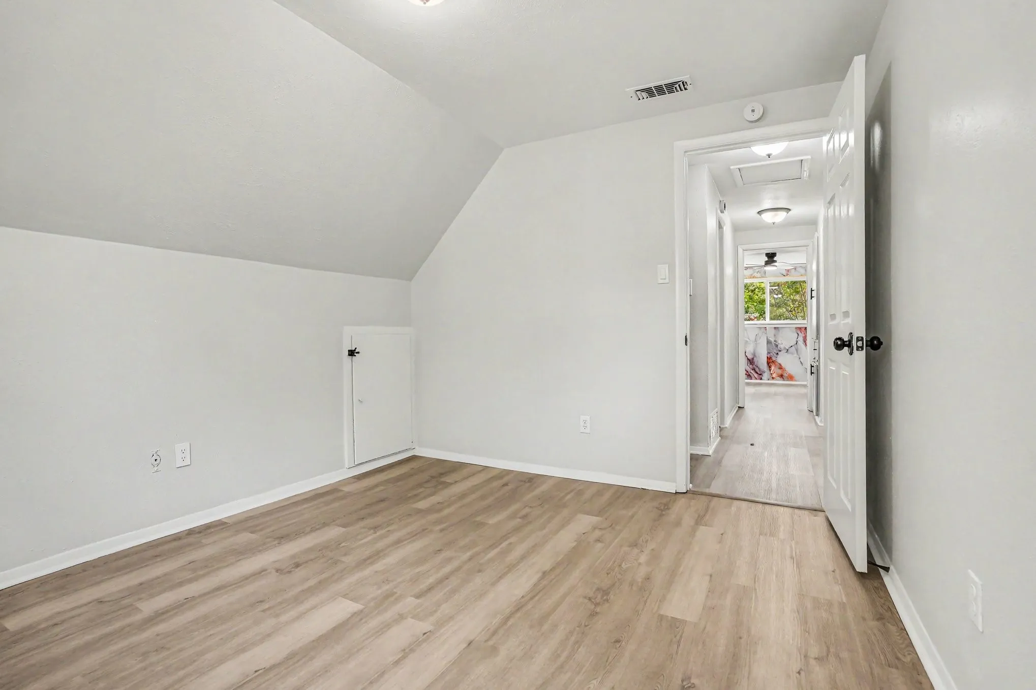 Single Family Residence For Sale in Tarrant County , 1404 Tatum Drive, Arlington, Texas 76012, 4 Bedroom, 2 Bathroom, 2 Garage spaces, 1,748 Sqft, built in 1962, mls#21402124, Real Estate Agent in Arlington, Homes For Sale in Tarrant county, Homes For Sale in Arlington, Realtor in Arlington Texas, Real Estate Brokerage Independent Realty Texas, Luminita Cordes Realtor
