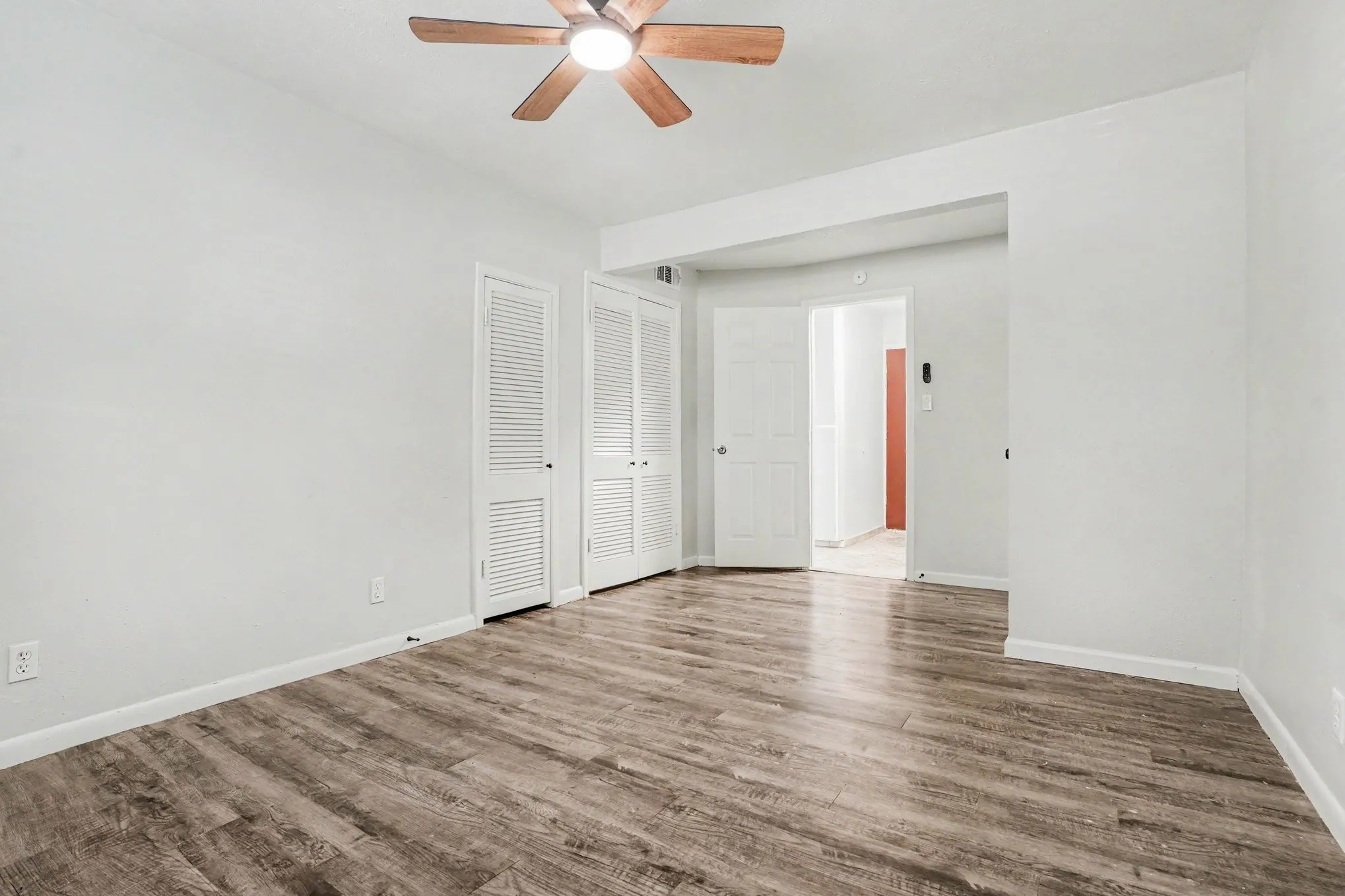Single Family Residence For Sale in Tarrant County , 1404 Tatum Drive, Arlington, Texas 76012, 4 Bedroom, 2 Bathroom, 2 Garage spaces, 1,748 Sqft, built in 1962, mls#21402124, Real Estate Agent in Arlington, Homes For Sale in Tarrant county, Homes For Sale in Arlington, Realtor in Arlington Texas, Real Estate Brokerage Independent Realty Texas, Luminita Cordes Realtor