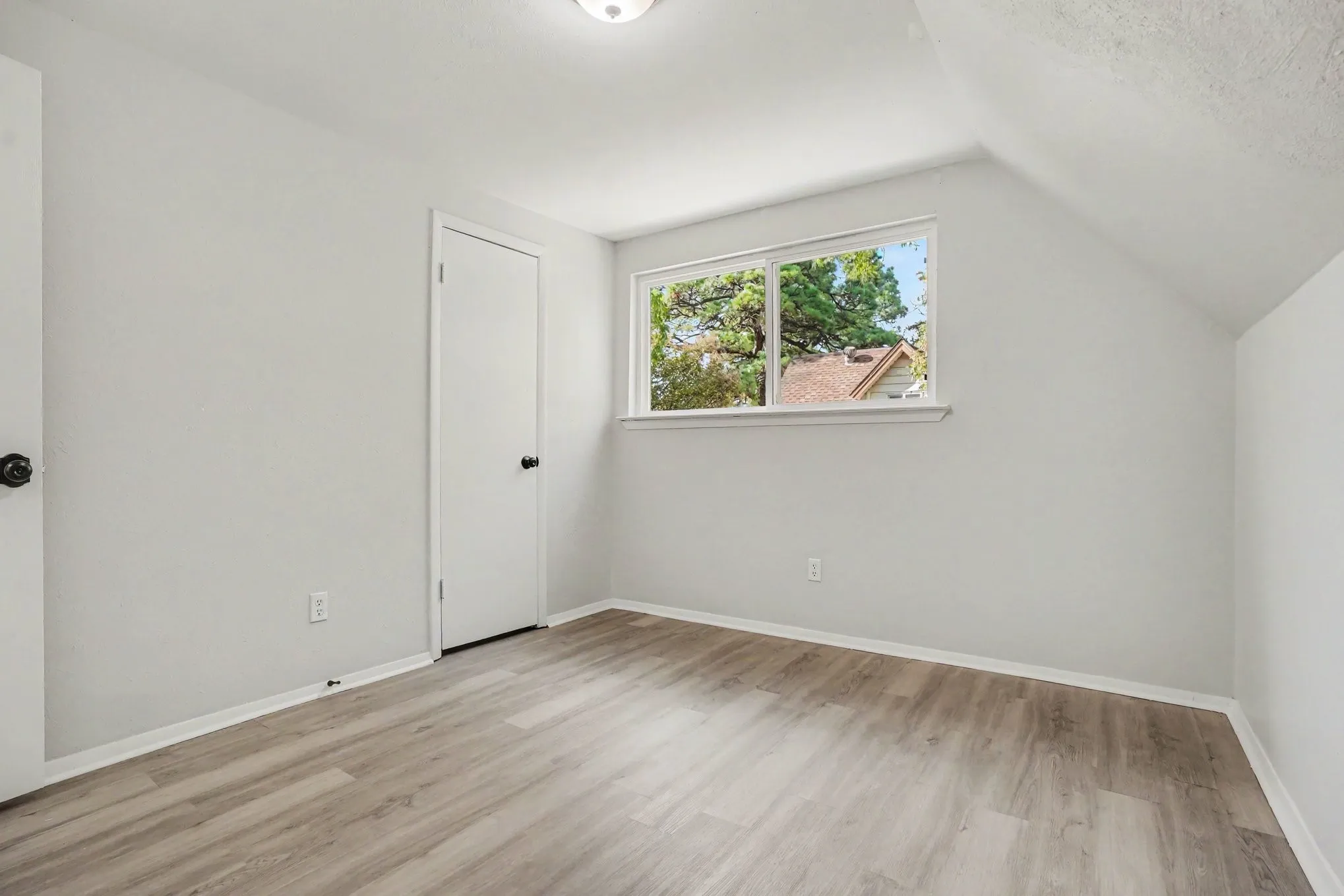 Single Family Residence For Sale in Tarrant County , 1404 Tatum Drive, Arlington, Texas 76012, 4 Bedroom, 2 Bathroom, 2 Garage spaces, 1,748 Sqft, built in 1962, mls#21402124, Real Estate Agent in Arlington, Homes For Sale in Tarrant county, Homes For Sale in Arlington, Realtor in Arlington Texas, Real Estate Brokerage Independent Realty Texas, Luminita Cordes Realtor