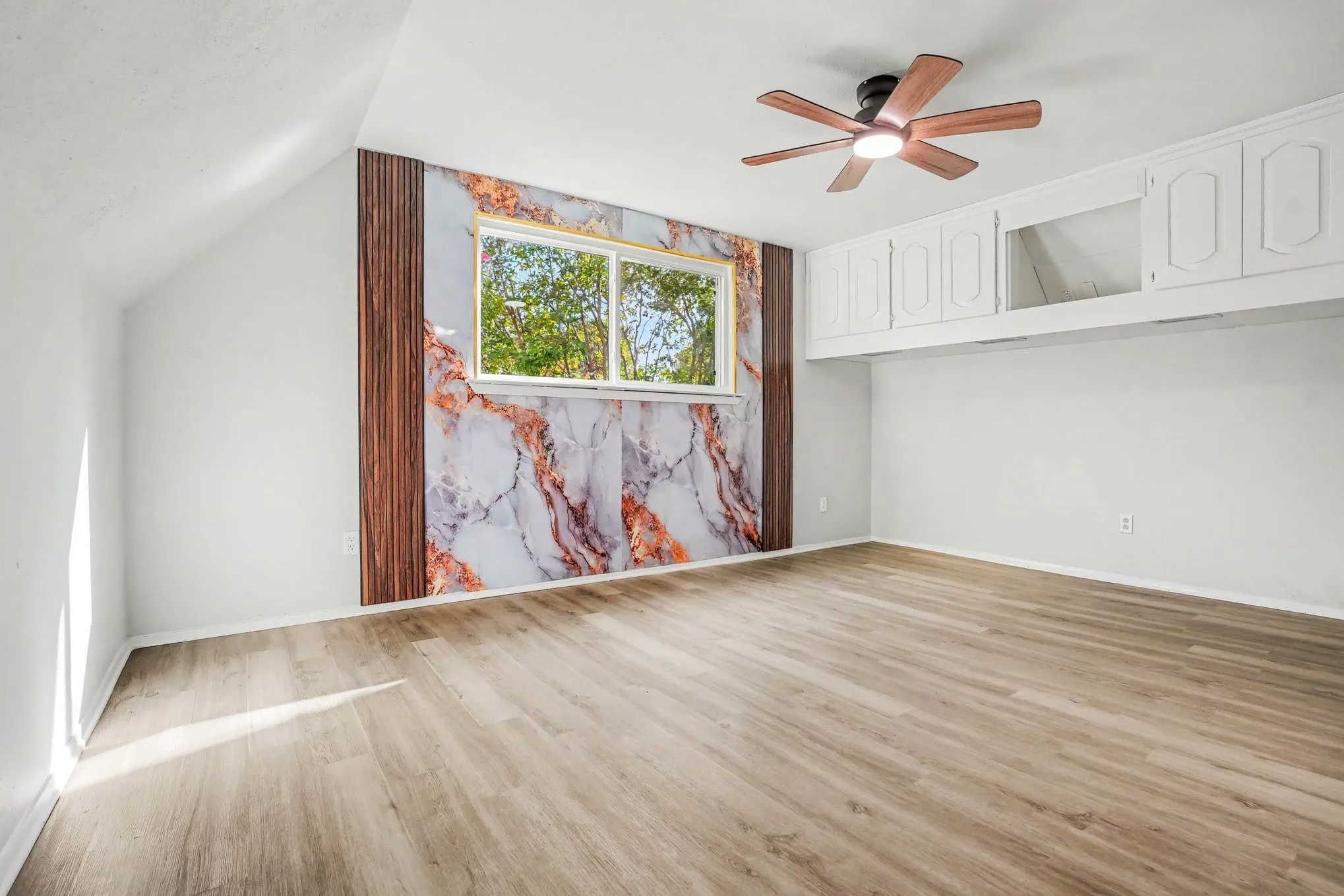 Single Family Residence For Sale in Tarrant County , 1404 Tatum Drive, Arlington, Texas 76012, 4 Bedroom, 2 Bathroom, 2 Garage spaces, 1,748 Sqft, built in 1962, mls#21402124, Real Estate Agent in Arlington, Homes For Sale in Tarrant county, Homes For Sale in Arlington, Realtor in Arlington Texas, Real Estate Brokerage Independent Realty Texas, Luminita Cordes Realtor