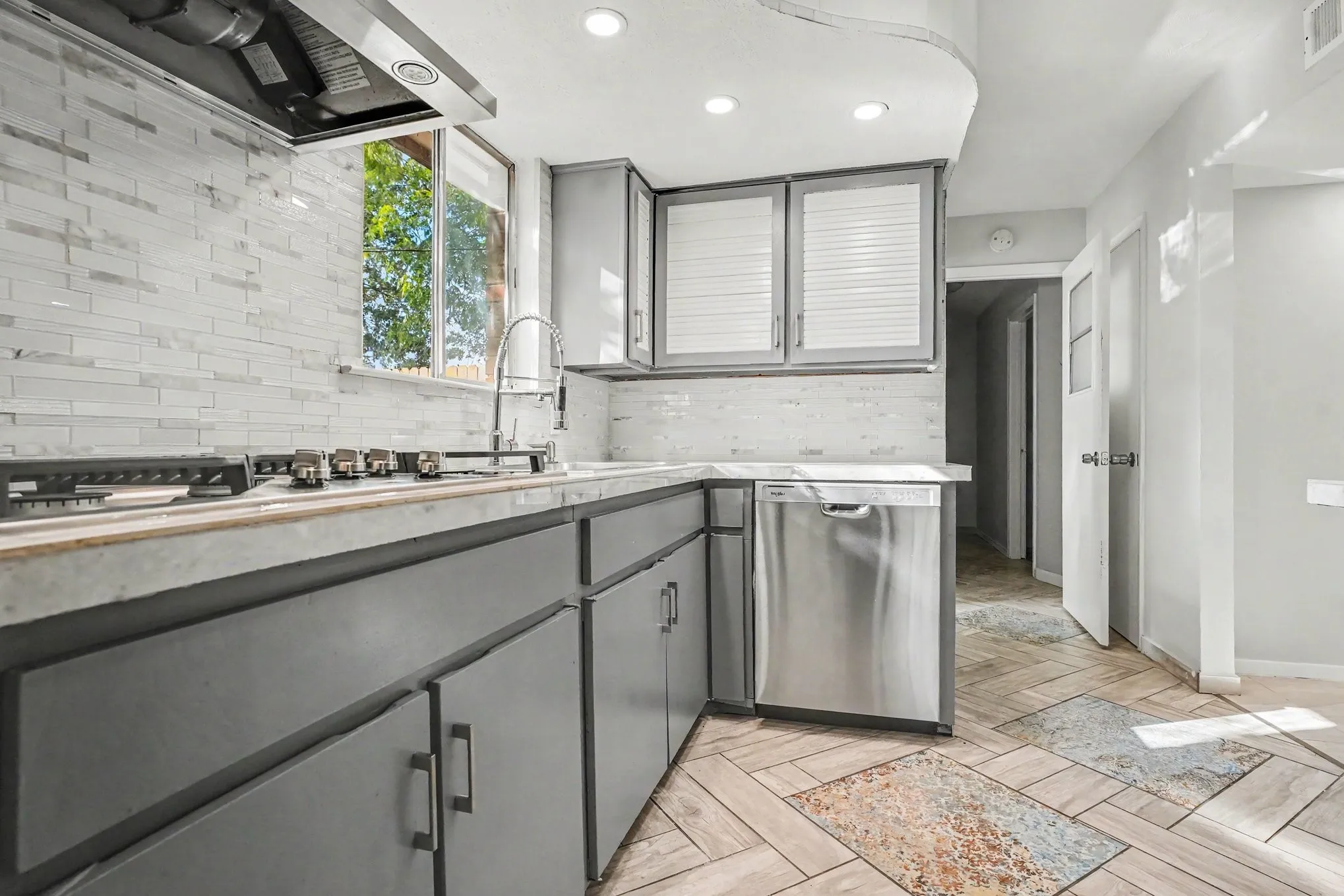 Single Family Residence For Sale in Tarrant County , 1404 Tatum Drive, Arlington, Texas 76012, 4 Bedroom, 2 Bathroom, 2 Garage spaces, 1,748 Sqft, built in 1962, mls#21402124, Real Estate Agent in Arlington, Homes For Sale in Tarrant county, Homes For Sale in Arlington, Realtor in Arlington Texas, Real Estate Brokerage Independent Realty Texas, Luminita Cordes Realtor