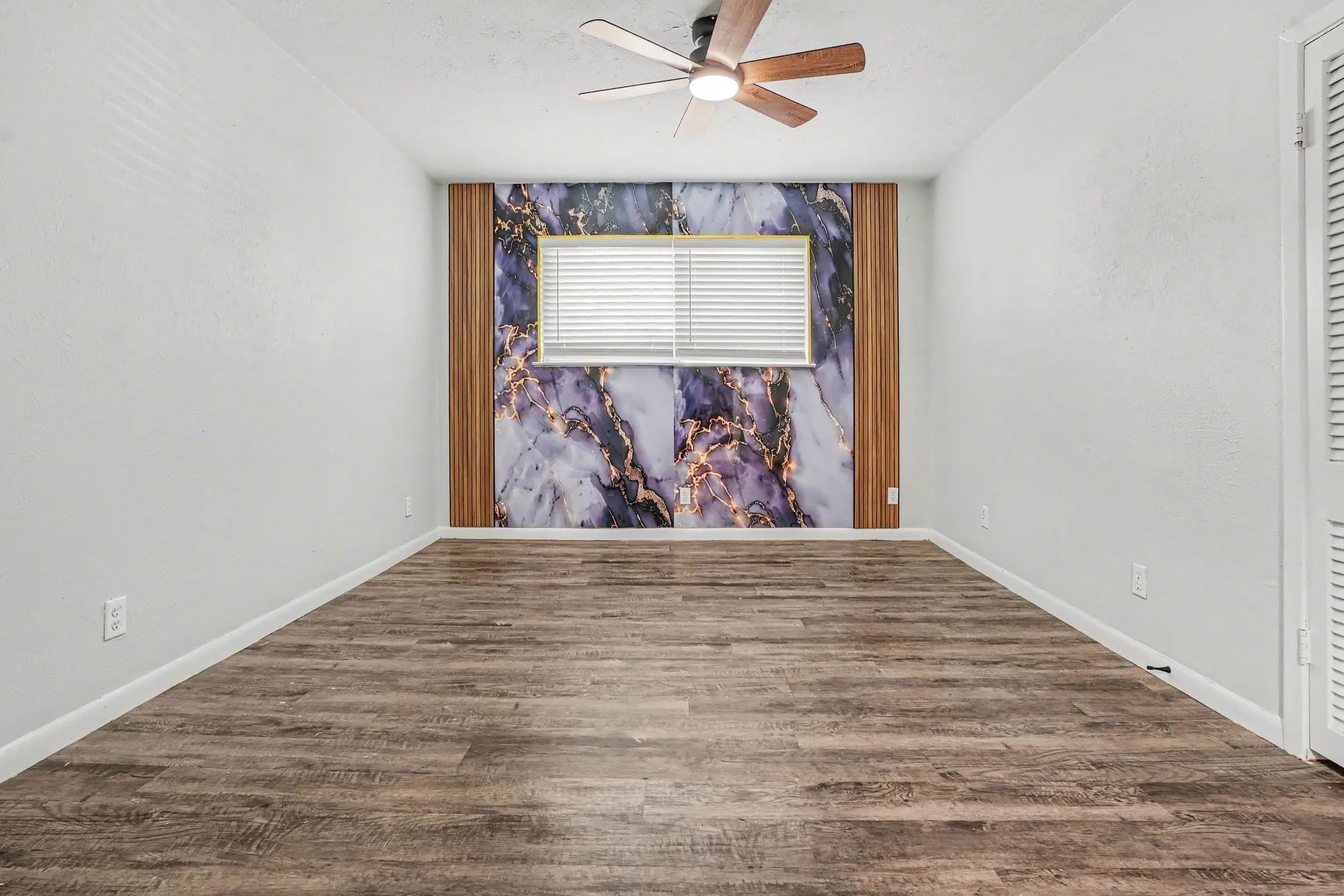 Single Family Residence For Sale in Tarrant County , 1404 Tatum Drive, Arlington, Texas 76012, 4 Bedroom, 2 Bathroom, 2 Garage spaces, 1,748 Sqft, built in 1962, mls#21402124, Real Estate Agent in Arlington, Homes For Sale in Tarrant county, Homes For Sale in Arlington, Realtor in Arlington Texas, Real Estate Brokerage Independent Realty Texas, Luminita Cordes Realtor