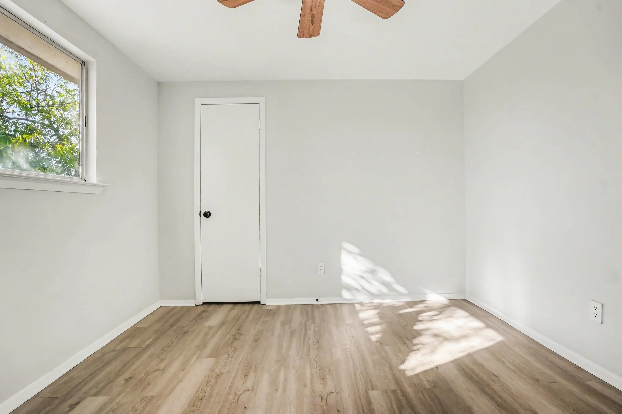 Single Family Residence For Sale in Tarrant County , 1404 Tatum Drive, Arlington, Texas 76012, 4 Bedroom, 2 Bathroom, 2 Garage spaces, 1,748 Sqft, built in 1962, mls#21402124, Real Estate Agent in Arlington, Homes For Sale in Tarrant county, Homes For Sale in Arlington, Realtor in Arlington Texas, Real Estate Brokerage Independent Realty Texas, Luminita Cordes Realtor