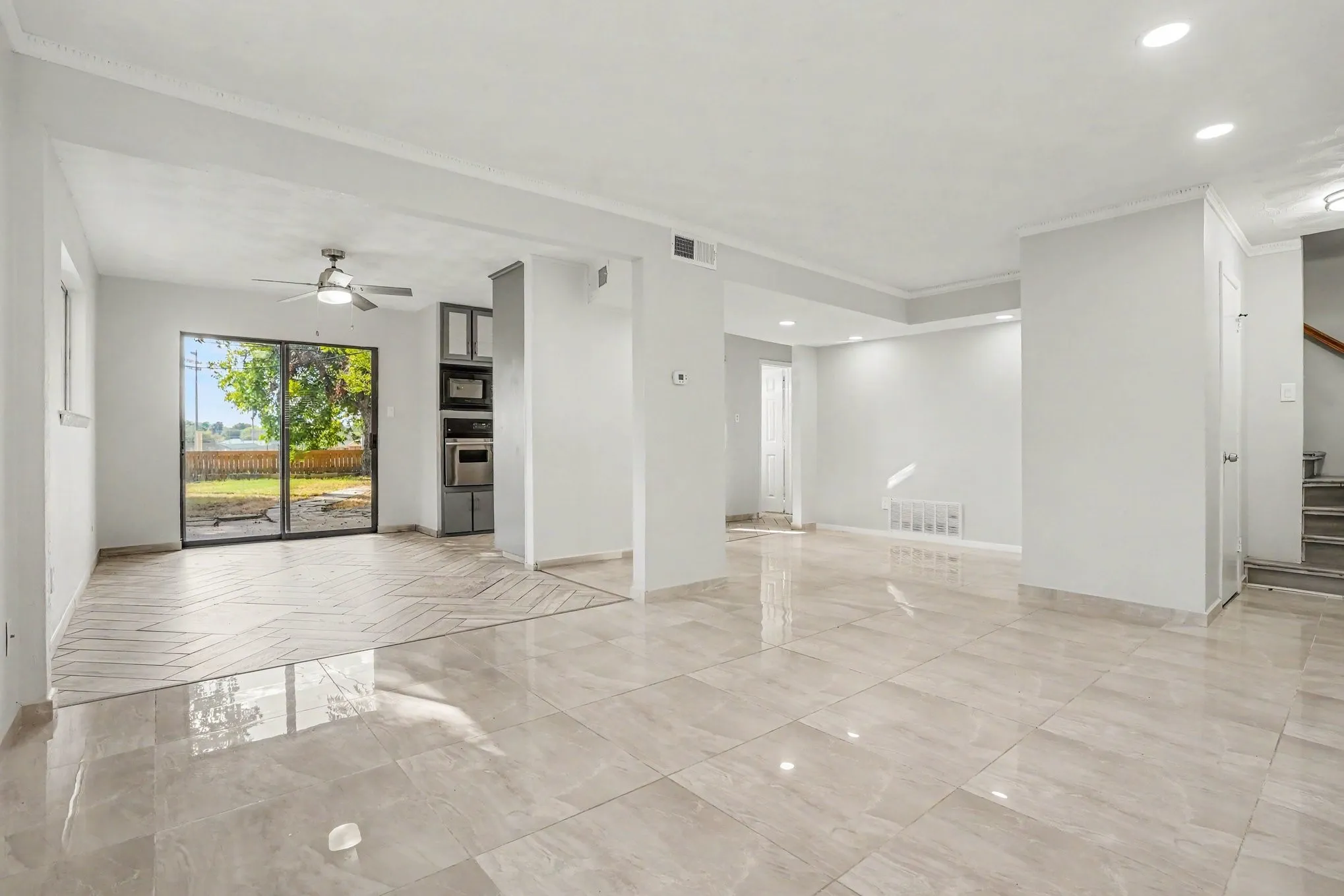 Single Family Residence For Sale in Tarrant County , 1404 Tatum Drive, Arlington, Texas 76012, 4 Bedroom, 2 Bathroom, 2 Garage spaces, 1,748 Sqft, built in 1962, mls#21402124, Real Estate Agent in Arlington, Homes For Sale in Tarrant county, Homes For Sale in Arlington, Realtor in Arlington Texas, Real Estate Brokerage Independent Realty Texas, Luminita Cordes Realtor