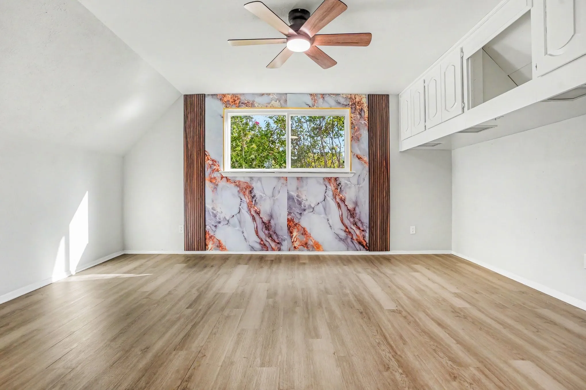 Single Family Residence For Sale in Tarrant County , 1404 Tatum Drive, Arlington, Texas 76012, 4 Bedroom, 2 Bathroom, 2 Garage spaces, 1,748 Sqft, built in 1962, mls#21402124, Real Estate Agent in Arlington, Homes For Sale in Tarrant county, Homes For Sale in Arlington, Realtor in Arlington Texas, Real Estate Brokerage Independent Realty Texas, Luminita Cordes Realtor