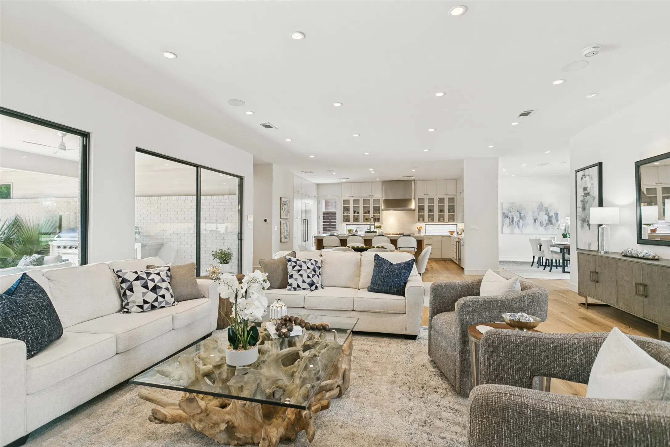 Single Family Residence For Sale in Dallas County , 7514 Midbury Drive, Dallas, Texas 75230, 5 Bedroom, 6 Bathroom, 2 Garage spaces, 5,061 Sqft, built in 2015, mls#21397552, Real Estate Agent in Dallas, Homes For Sale in Dallas county, Homes For Sale in Dallas, Realtor in Dallas Texas, Real Estate Brokerage Independent Realty Texas, Luminita Cordes Realtor
