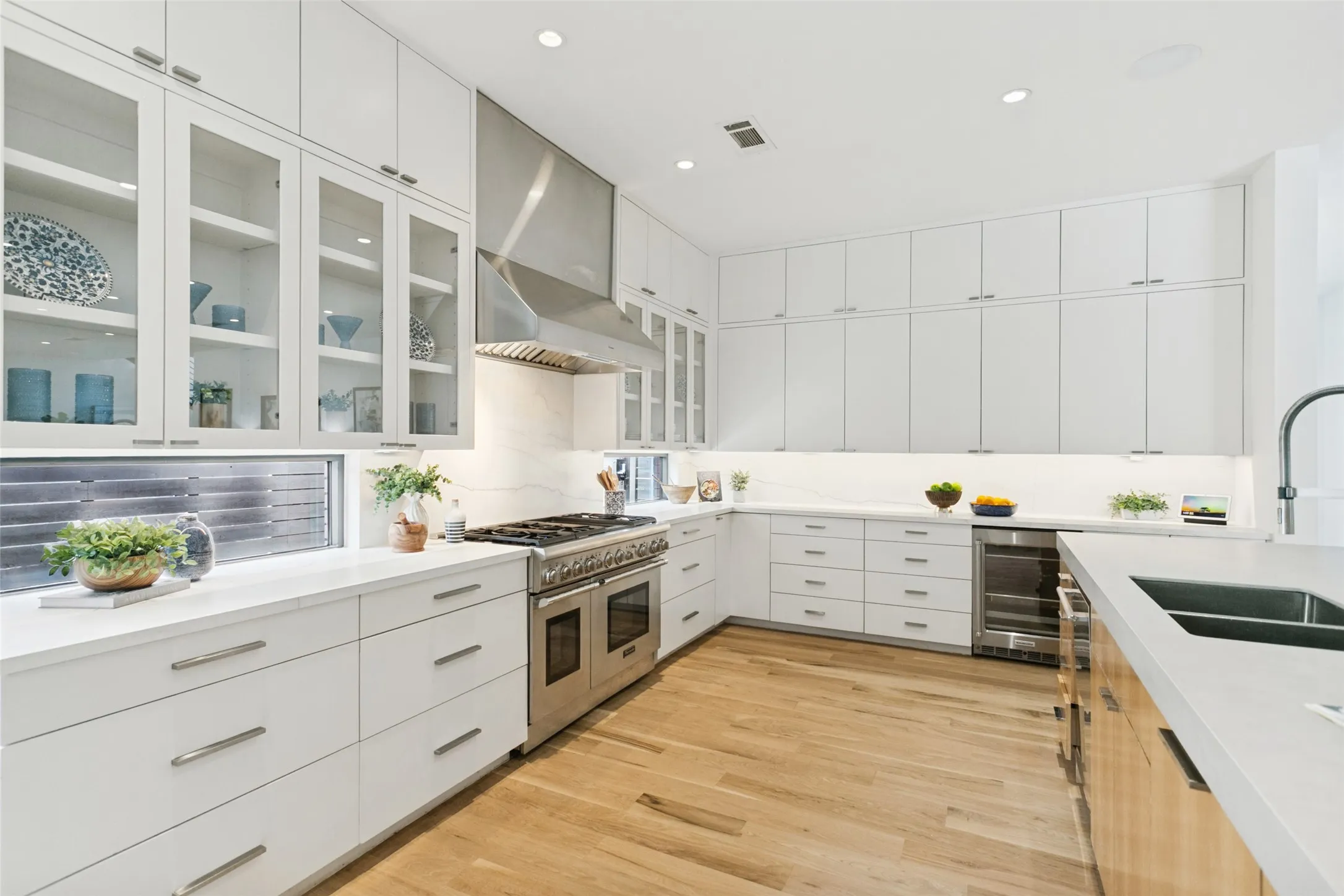 Single Family Residence For Sale in Dallas County , 7514 Midbury Drive, Dallas, Texas 75230, 5 Bedroom, 6 Bathroom, 2 Garage spaces, 5,061 Sqft, built in 2015, mls#21397552, Real Estate Agent in Dallas, Homes For Sale in Dallas county, Homes For Sale in Dallas, Realtor in Dallas Texas, Real Estate Brokerage Independent Realty Texas, Luminita Cordes Realtor