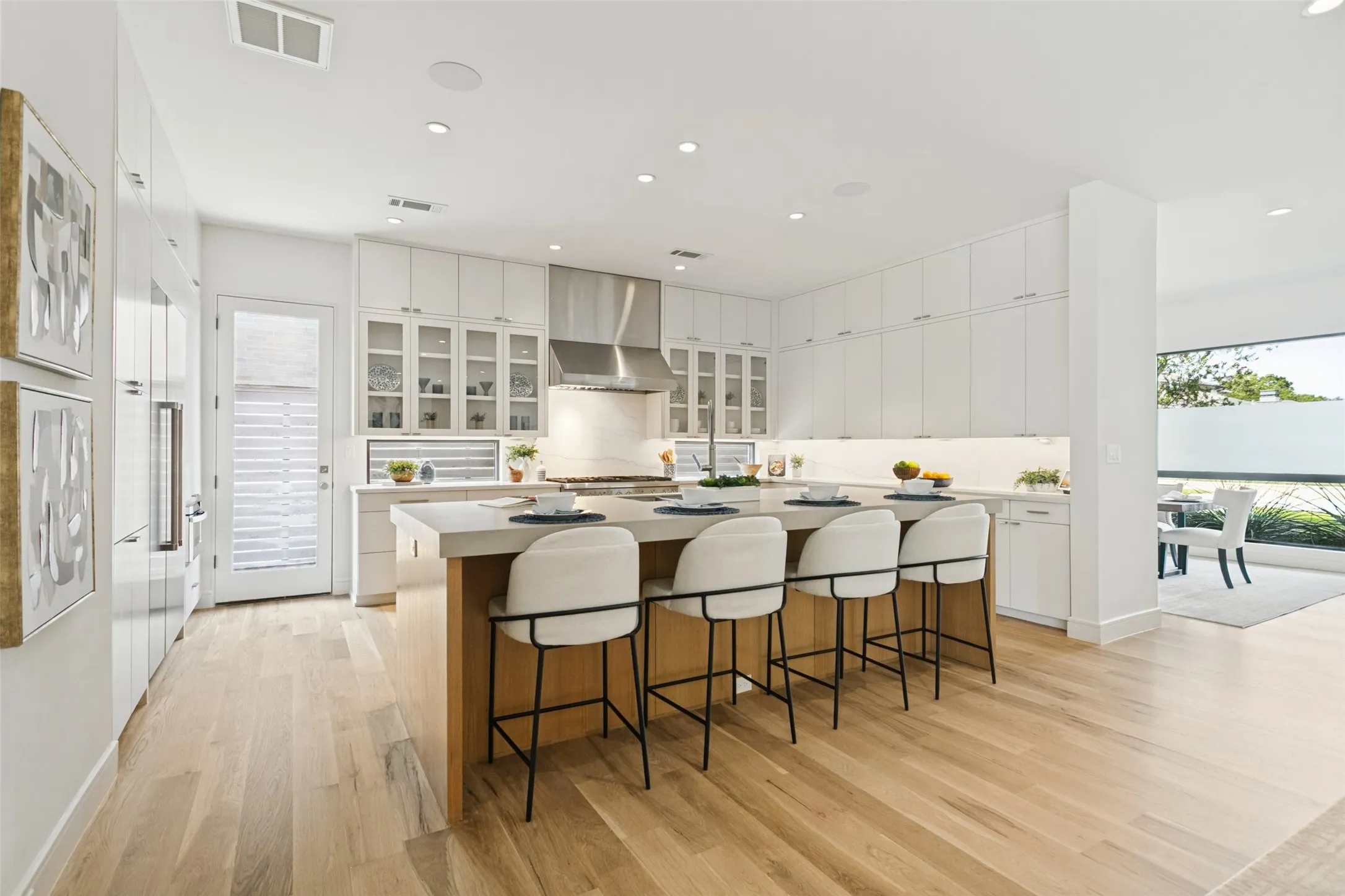 Single Family Residence For Sale in Dallas County , 7514 Midbury Drive, Dallas, Texas 75230, 5 Bedroom, 6 Bathroom, 2 Garage spaces, 5,061 Sqft, built in 2015, mls#21397552, Real Estate Agent in Dallas, Homes For Sale in Dallas county, Homes For Sale in Dallas, Realtor in Dallas Texas, Real Estate Brokerage Independent Realty Texas, Luminita Cordes Realtor