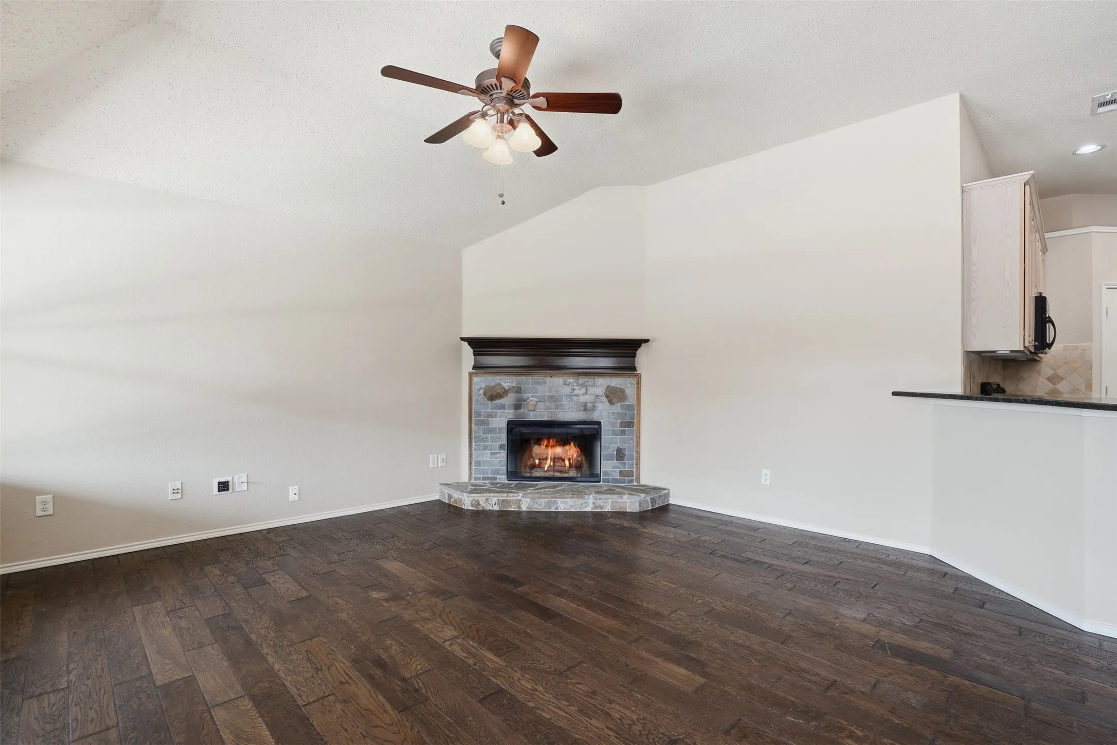 Single Family Residence For Sale in Tarrant County , 4525 Lodestone Lane, Fort Worth, Texas 76123, 3 Bedroom, 2 Bathroom, 2 Garage spaces, 2,046 Sqft, built in 2001, mls#21402358, Real Estate Agent in Fort Worth, Homes For Sale in Tarrant county, Homes For Sale in Fort Worth, Realtor in Fort Worth Texas, Real Estate Brokerage Independent Realty Texas, Luminita Cordes Realtor
