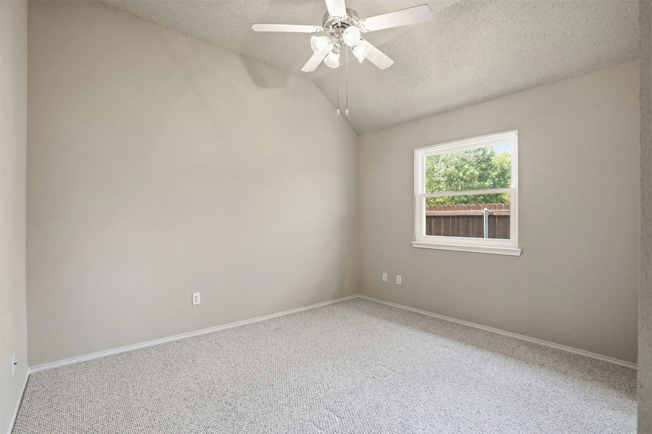 Single Family Residence For Sale in Tarrant County , 4525 Lodestone Lane, Fort Worth, Texas 76123, 3 Bedroom, 2 Bathroom, 2 Garage spaces, 2,046 Sqft, built in 2001, mls#21402358, Real Estate Agent in Fort Worth, Homes For Sale in Tarrant county, Homes For Sale in Fort Worth, Realtor in Fort Worth Texas, Real Estate Brokerage Independent Realty Texas, Luminita Cordes Realtor