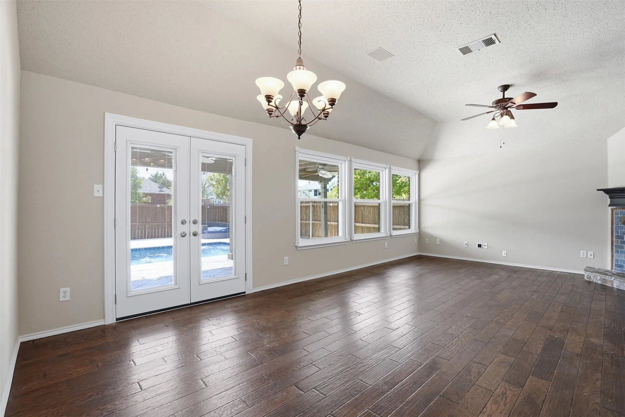 Single Family Residence For Sale in Tarrant County , 4525 Lodestone Lane, Fort Worth, Texas 76123, 3 Bedroom, 2 Bathroom, 2 Garage spaces, 2,046 Sqft, built in 2001, mls#21402358, Real Estate Agent in Fort Worth, Homes For Sale in Tarrant county, Homes For Sale in Fort Worth, Realtor in Fort Worth Texas, Real Estate Brokerage Independent Realty Texas, Luminita Cordes Realtor