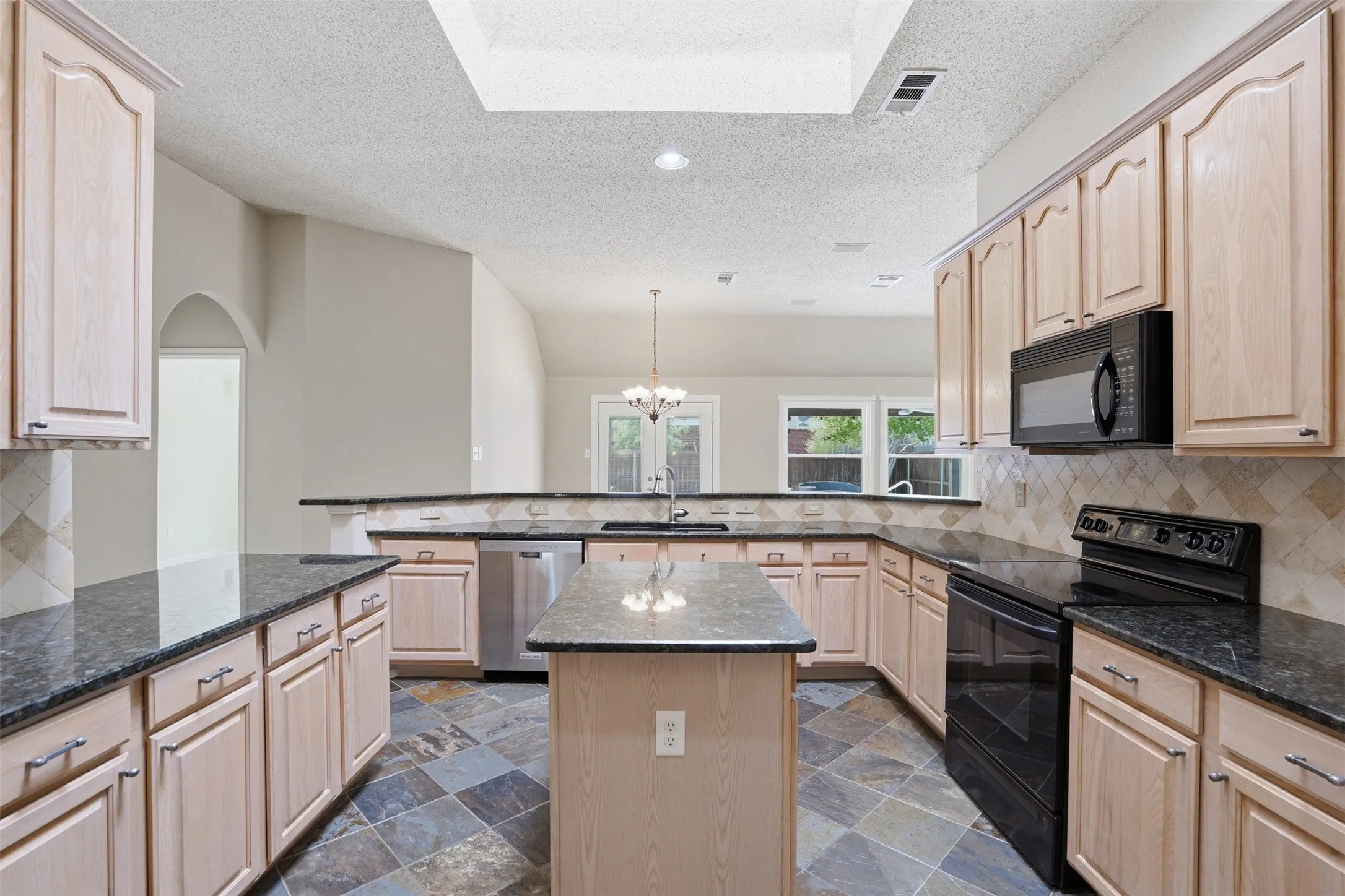 Single Family Residence For Sale in Tarrant County , 4525 Lodestone Lane, Fort Worth, Texas 76123, 3 Bedroom, 2 Bathroom, 2 Garage spaces, 2,046 Sqft, built in 2001, mls#21402358, Real Estate Agent in Fort Worth, Homes For Sale in Tarrant county, Homes For Sale in Fort Worth, Realtor in Fort Worth Texas, Real Estate Brokerage Independent Realty Texas, Luminita Cordes Realtor