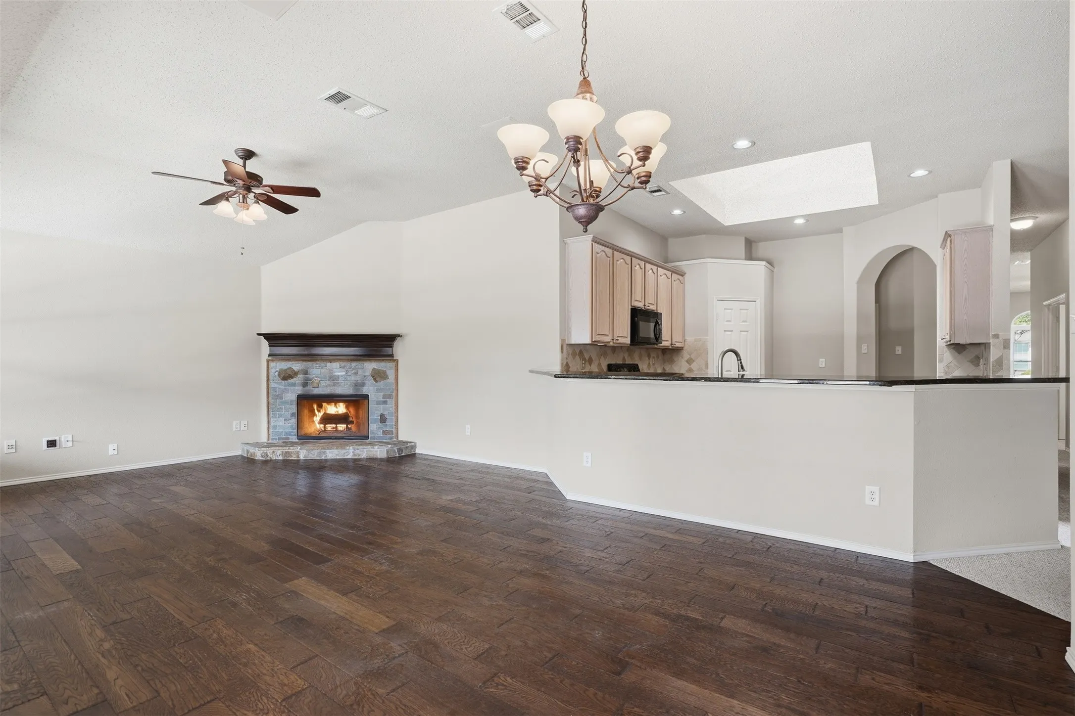 Single Family Residence For Sale in Tarrant County , 4525 Lodestone Lane, Fort Worth, Texas 76123, 3 Bedroom, 2 Bathroom, 2 Garage spaces, 2,046 Sqft, built in 2001, mls#21402358, Real Estate Agent in Fort Worth, Homes For Sale in Tarrant county, Homes For Sale in Fort Worth, Realtor in Fort Worth Texas, Real Estate Brokerage Independent Realty Texas, Luminita Cordes Realtor