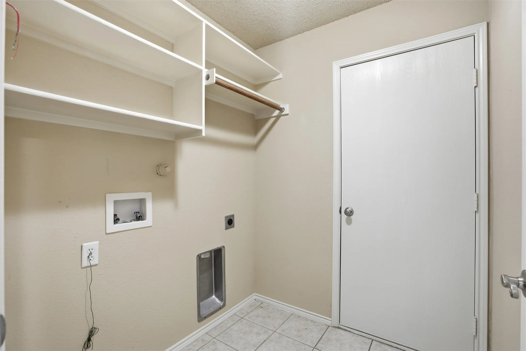 Single Family Residence For Sale in Tarrant County , 4525 Lodestone Lane, Fort Worth, Texas 76123, 3 Bedroom, 2 Bathroom, 2 Garage spaces, 2,046 Sqft, built in 2001, mls#21402358, Real Estate Agent in Fort Worth, Homes For Sale in Tarrant county, Homes For Sale in Fort Worth, Realtor in Fort Worth Texas, Real Estate Brokerage Independent Realty Texas, Luminita Cordes Realtor