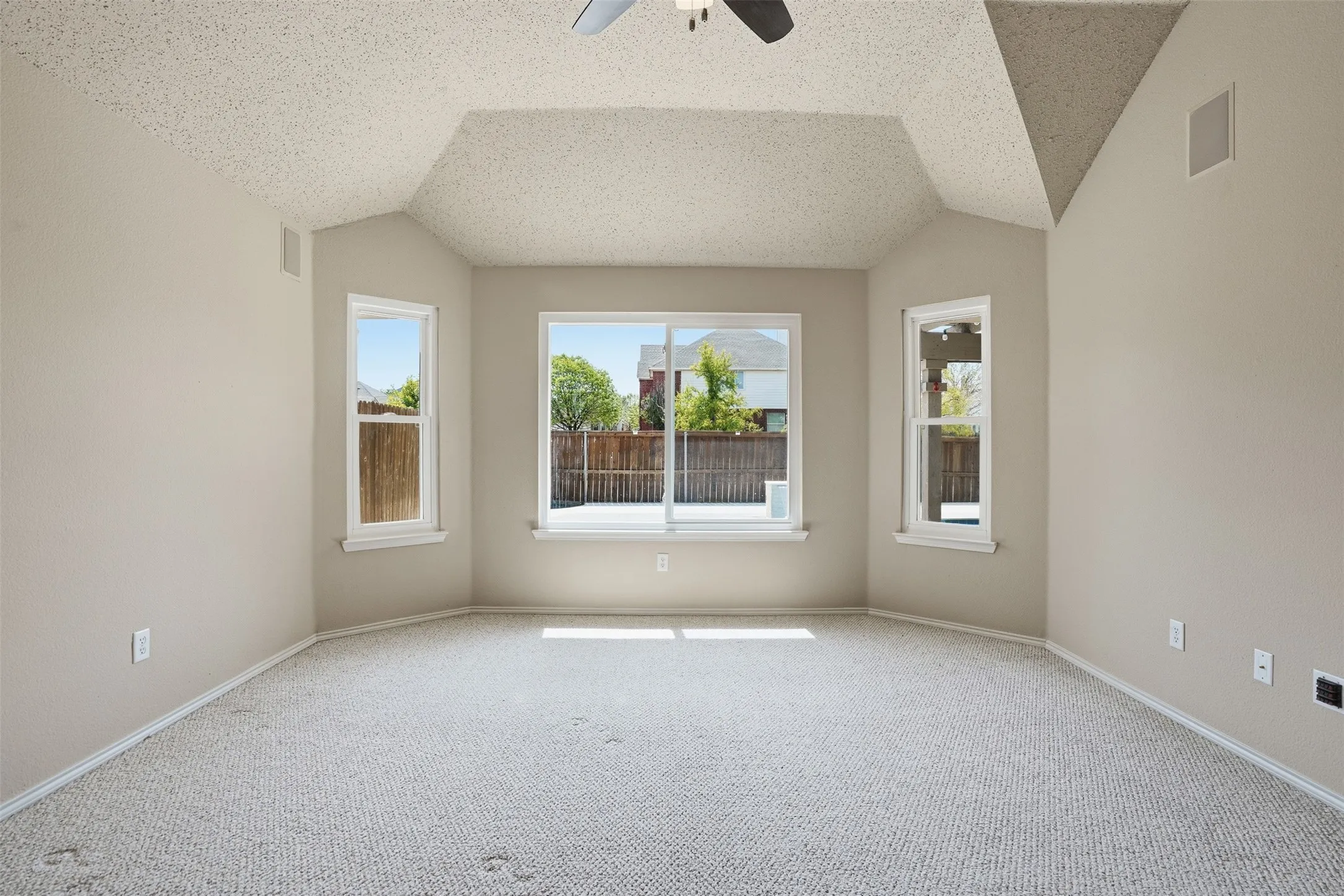Single Family Residence For Sale in Tarrant County , 4525 Lodestone Lane, Fort Worth, Texas 76123, 3 Bedroom, 2 Bathroom, 2 Garage spaces, 2,046 Sqft, built in 2001, mls#21402358, Real Estate Agent in Fort Worth, Homes For Sale in Tarrant county, Homes For Sale in Fort Worth, Realtor in Fort Worth Texas, Real Estate Brokerage Independent Realty Texas, Luminita Cordes Realtor