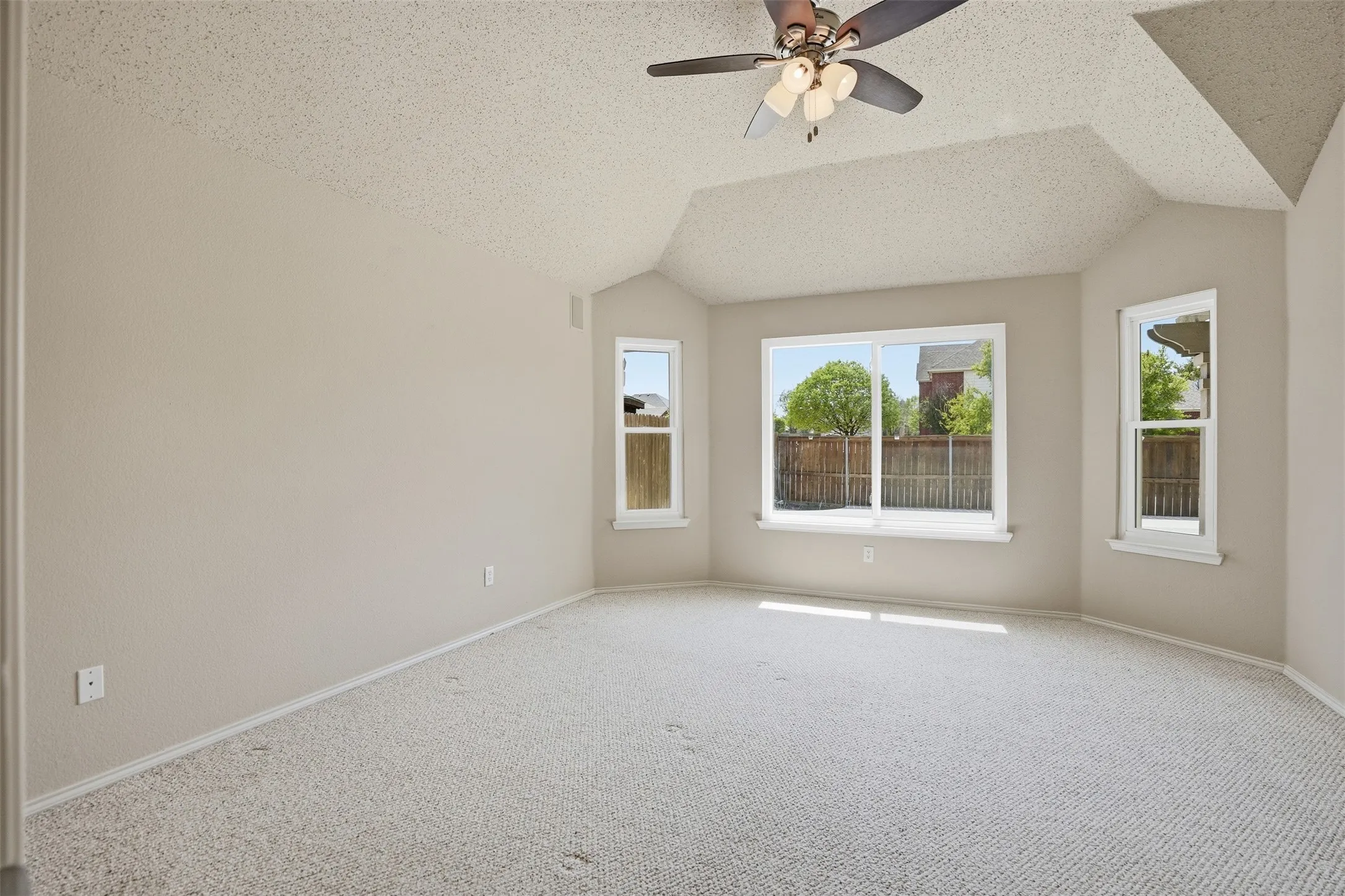 Single Family Residence For Sale in Tarrant County , 4525 Lodestone Lane, Fort Worth, Texas 76123, 3 Bedroom, 2 Bathroom, 2 Garage spaces, 2,046 Sqft, built in 2001, mls#21402358, Real Estate Agent in Fort Worth, Homes For Sale in Tarrant county, Homes For Sale in Fort Worth, Realtor in Fort Worth Texas, Real Estate Brokerage Independent Realty Texas, Luminita Cordes Realtor