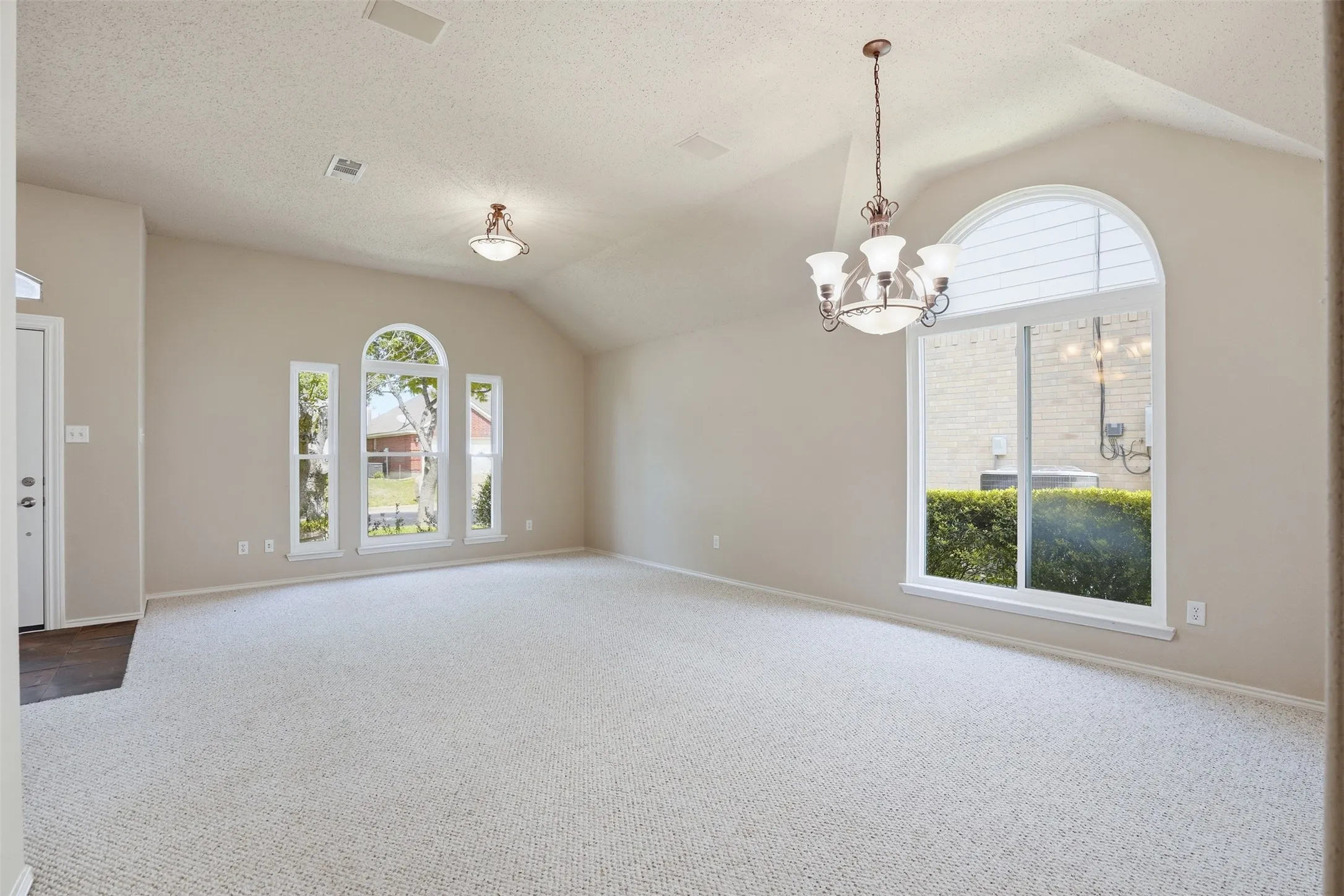 Single Family Residence For Sale in Tarrant County , 4525 Lodestone Lane, Fort Worth, Texas 76123, 3 Bedroom, 2 Bathroom, 2 Garage spaces, 2,046 Sqft, built in 2001, mls#21402358, Real Estate Agent in Fort Worth, Homes For Sale in Tarrant county, Homes For Sale in Fort Worth, Realtor in Fort Worth Texas, Real Estate Brokerage Independent Realty Texas, Luminita Cordes Realtor