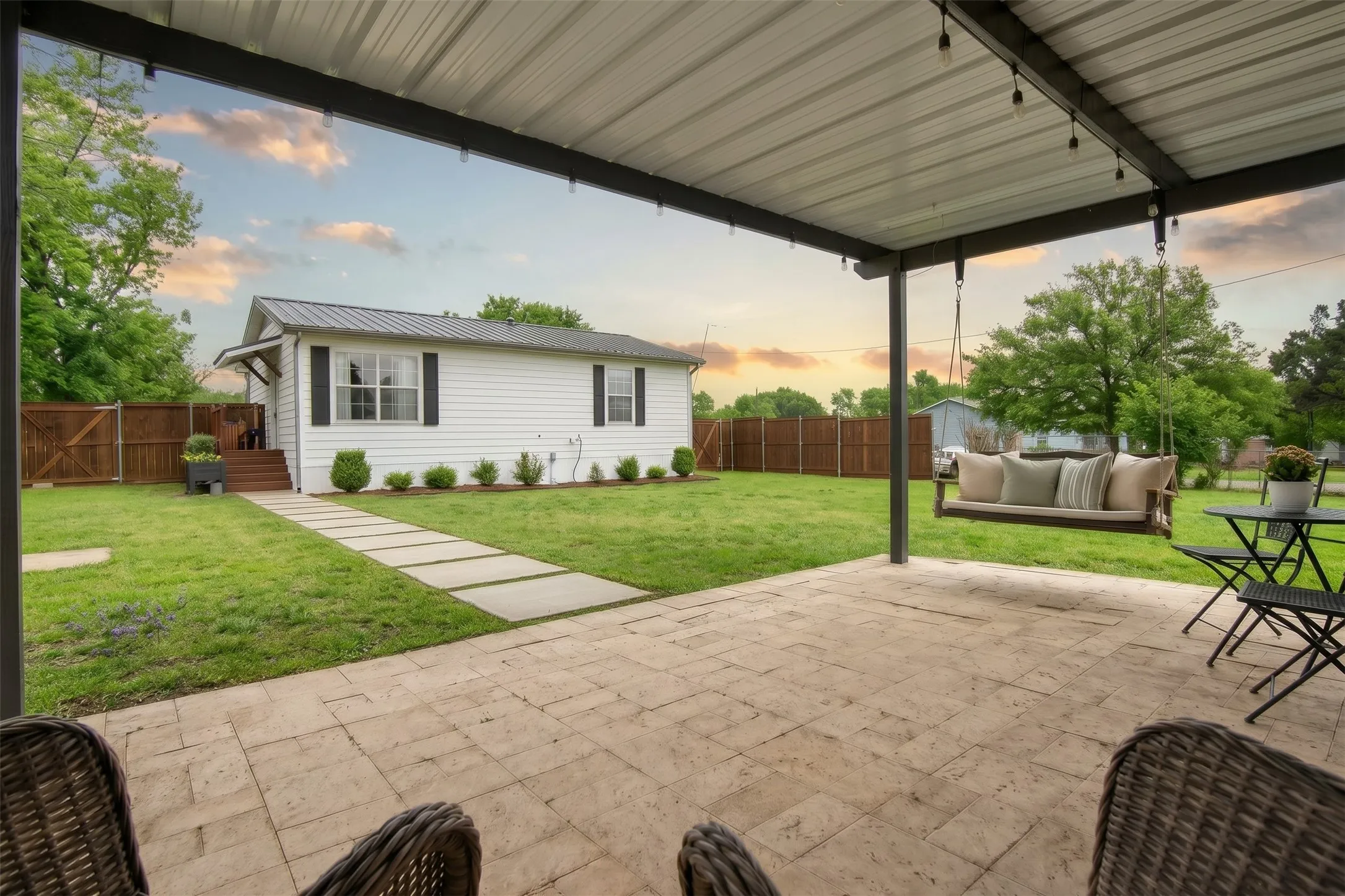 Single Family Residence For Rent in Collin County , 420 Rockcrest Road, Mc Kinney, Texas 75071, 2 Bedroom, 1 Bathroom, Garage spaces, 936 Sqft, built in 2001, mls#21402270, Real Estate Agent in Mc Kinney, Homes For Rent in Collin county, Homes For Rent in Mc Kinney, Realtor in Mc Kinney Texas, Real Estate Brokerage Independent Realty Texas, Luminita Cordes Realtor