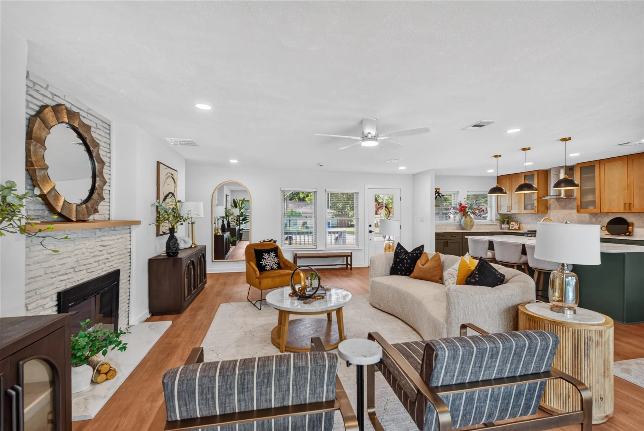 Single Family Residence For Sale in Dallas County , 9823 Limerick Drive, Dallas, Texas 75218, 3 Bedroom, 2 Bathroom, 1 Garage spaces, 1,670 Sqft, built in 1951, mls#21398651, Real Estate Agent in Dallas, Homes For Sale in Dallas county, Homes For Sale in Dallas, Realtor in Dallas Texas, Real Estate Brokerage Independent Realty Texas, Luminita Cordes Realtor