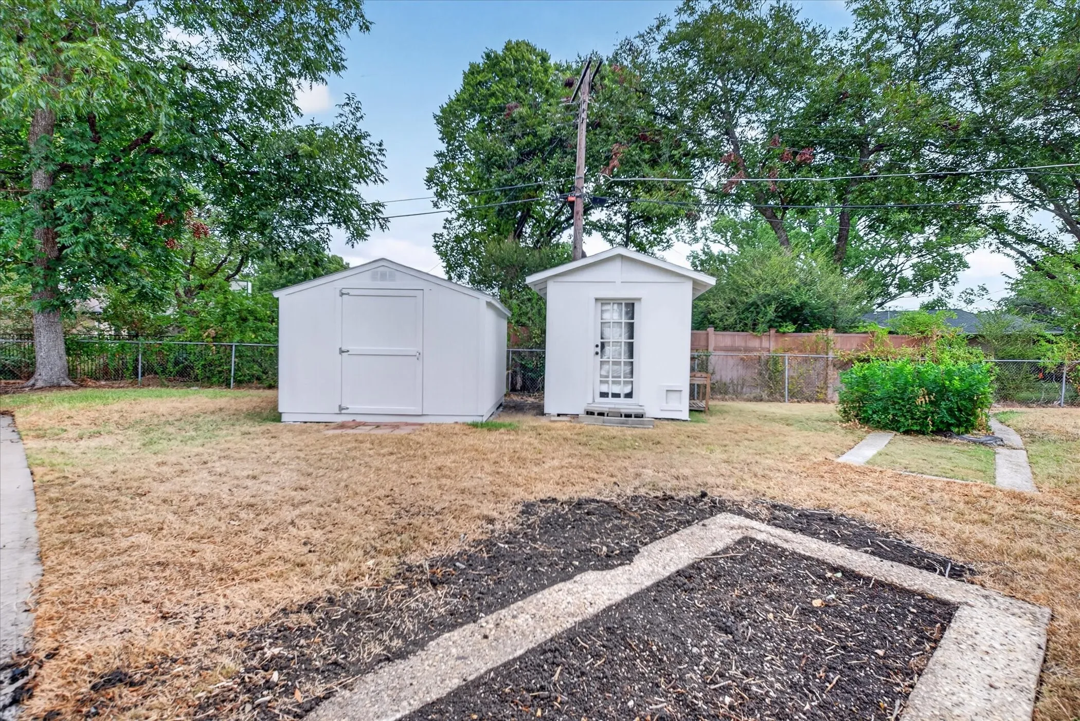 Single Family Residence For Sale in Dallas County , 9823 Limerick Drive, Dallas, Texas 75218, 3 Bedroom, 2 Bathroom, 1 Garage spaces, 1,670 Sqft, built in 1951, mls#21398651, Real Estate Agent in Dallas, Homes For Sale in Dallas county, Homes For Sale in Dallas, Realtor in Dallas Texas, Real Estate Brokerage Independent Realty Texas, Luminita Cordes Realtor