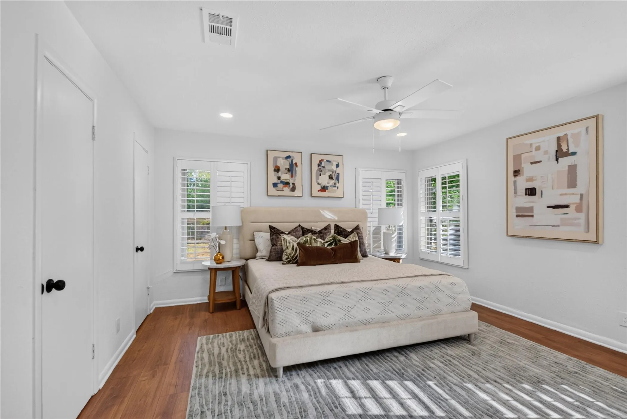 Single Family Residence For Sale in Dallas County , 9823 Limerick Drive, Dallas, Texas 75218, 3 Bedroom, 2 Bathroom, 1 Garage spaces, 1,670 Sqft, built in 1951, mls#21398651, Real Estate Agent in Dallas, Homes For Sale in Dallas county, Homes For Sale in Dallas, Realtor in Dallas Texas, Real Estate Brokerage Independent Realty Texas, Luminita Cordes Realtor