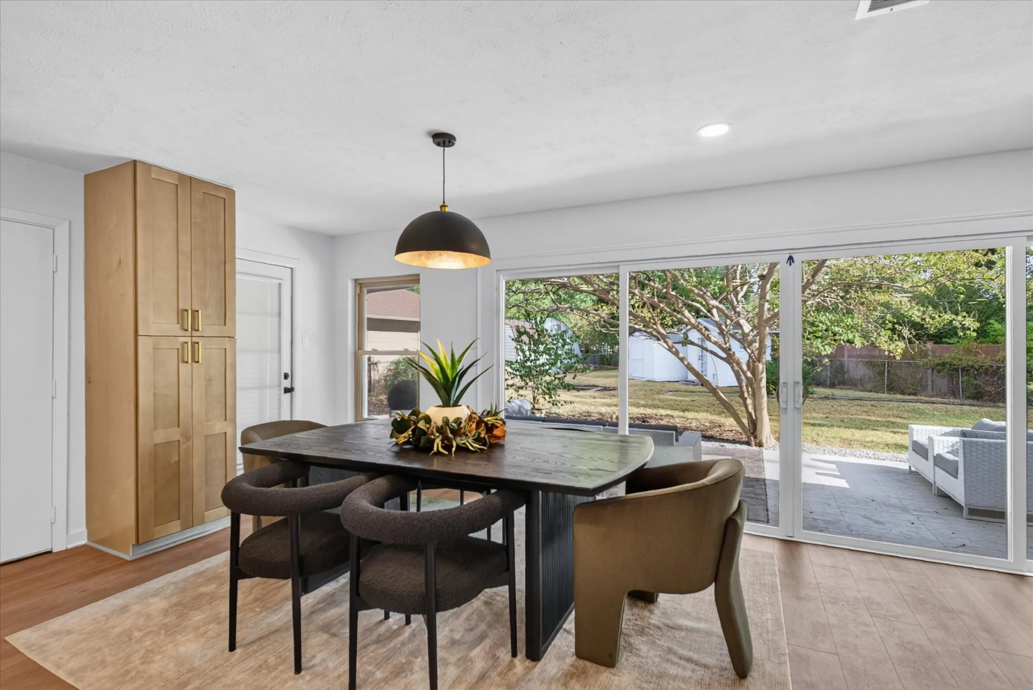 Single Family Residence For Sale in Dallas County , 9823 Limerick Drive, Dallas, Texas 75218, 3 Bedroom, 2 Bathroom, 1 Garage spaces, 1,670 Sqft, built in 1951, mls#21398651, Real Estate Agent in Dallas, Homes For Sale in Dallas county, Homes For Sale in Dallas, Realtor in Dallas Texas, Real Estate Brokerage Independent Realty Texas, Luminita Cordes Realtor