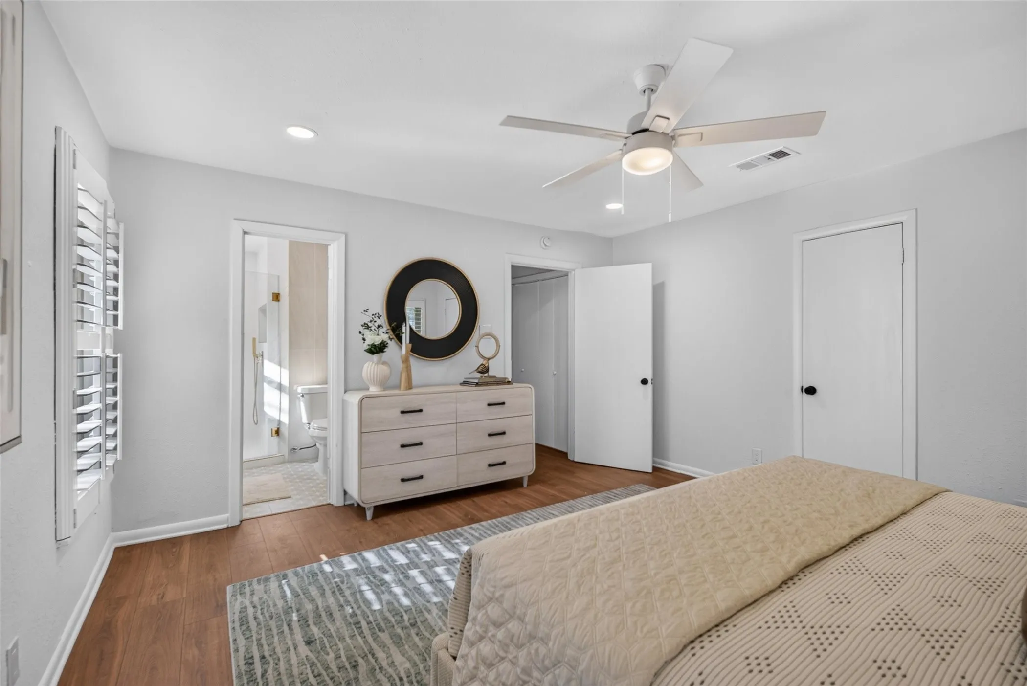 Single Family Residence For Sale in Dallas County , 9823 Limerick Drive, Dallas, Texas 75218, 3 Bedroom, 2 Bathroom, 1 Garage spaces, 1,670 Sqft, built in 1951, mls#21398651, Real Estate Agent in Dallas, Homes For Sale in Dallas county, Homes For Sale in Dallas, Realtor in Dallas Texas, Real Estate Brokerage Independent Realty Texas, Luminita Cordes Realtor