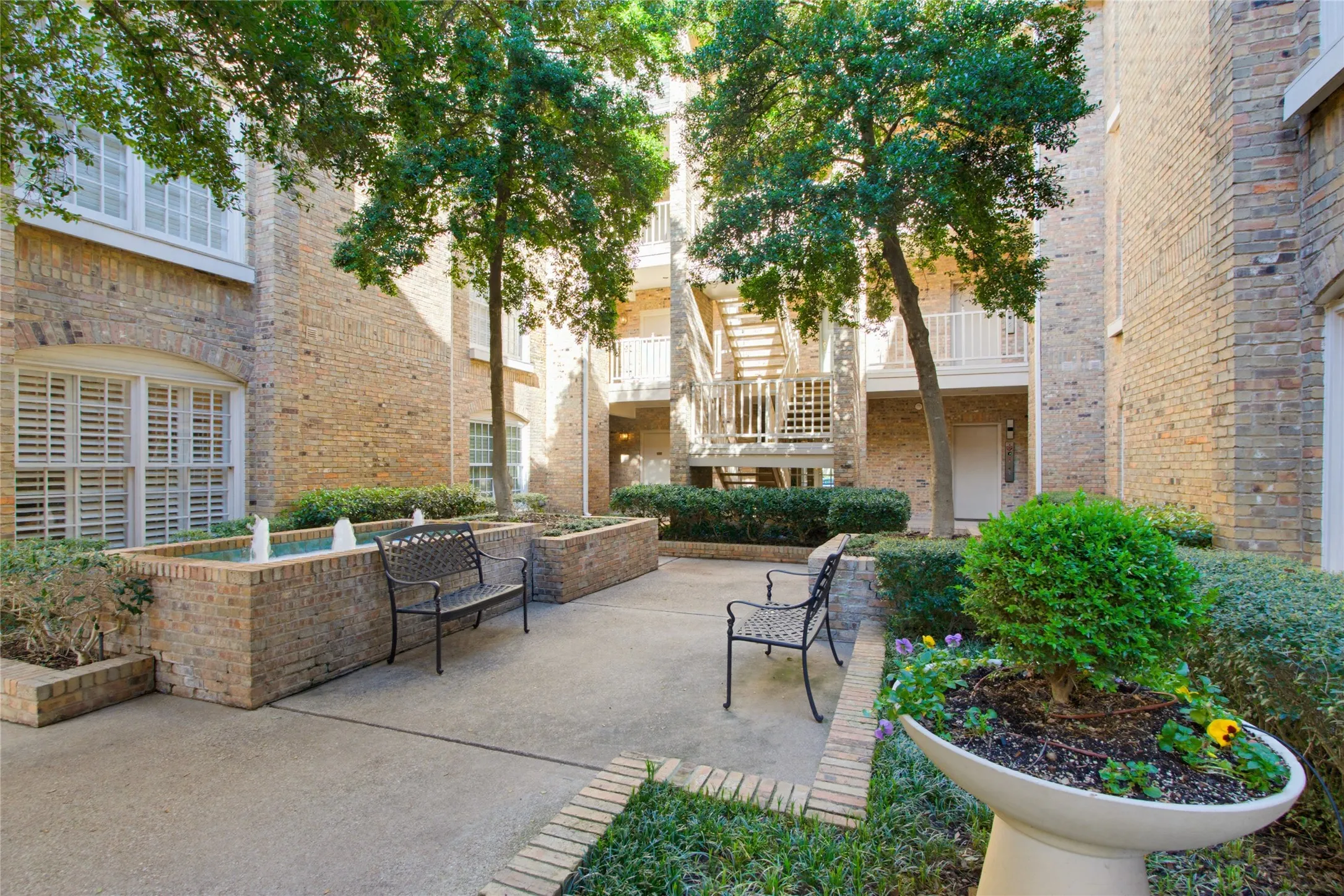 Every resident can enjoy beautiful landscaping and fountains in center courtyard.