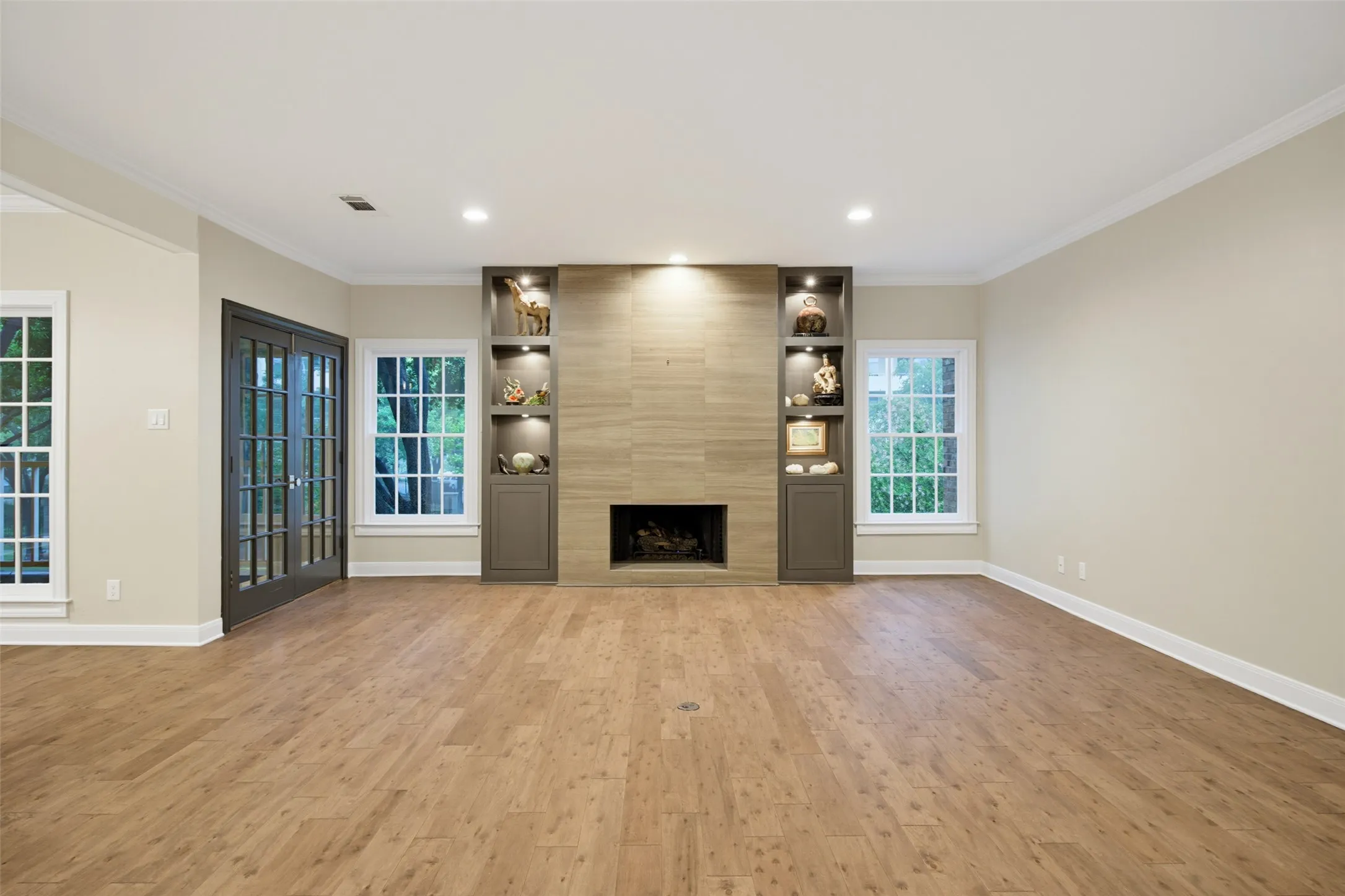 Condominium For Sale in Dallas County , 4212 Lomo Alto Drive 202, Highland Park, Texas 75219, 3 Bedroom, 3 Bathroom, 2 Garage spaces, 2,033 Sqft, built in 1983, mls#21396246, Real Estate Agent in Highland Park, Homes For Sale in Dallas county, Homes For Sale in Highland Park, Realtor in Highland Park Texas, Real Estate Brokerage Independent Realty Texas, Luminita Cordes Realtor