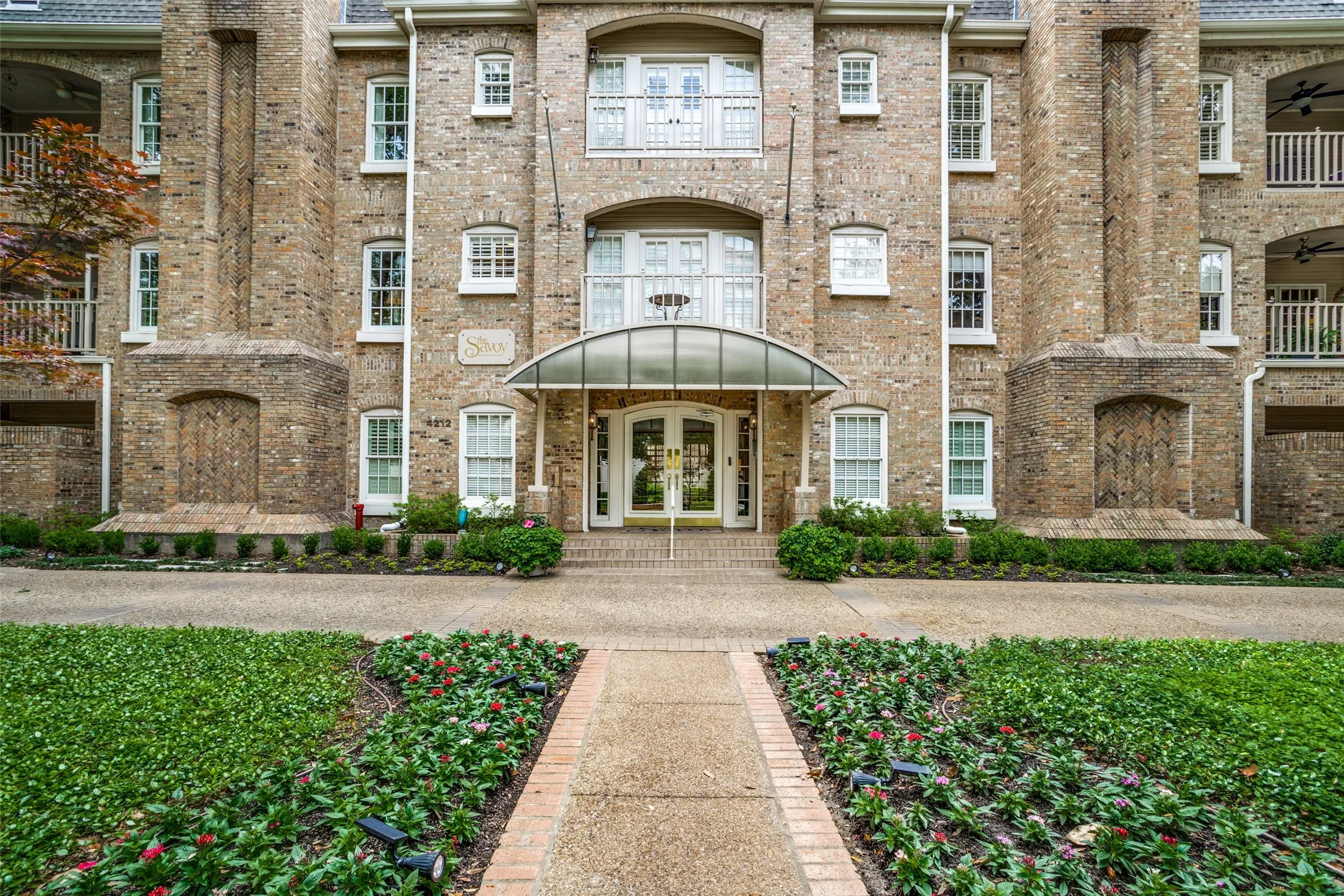 The Savoy with circular drive and landscaping by Lawns of Dallas