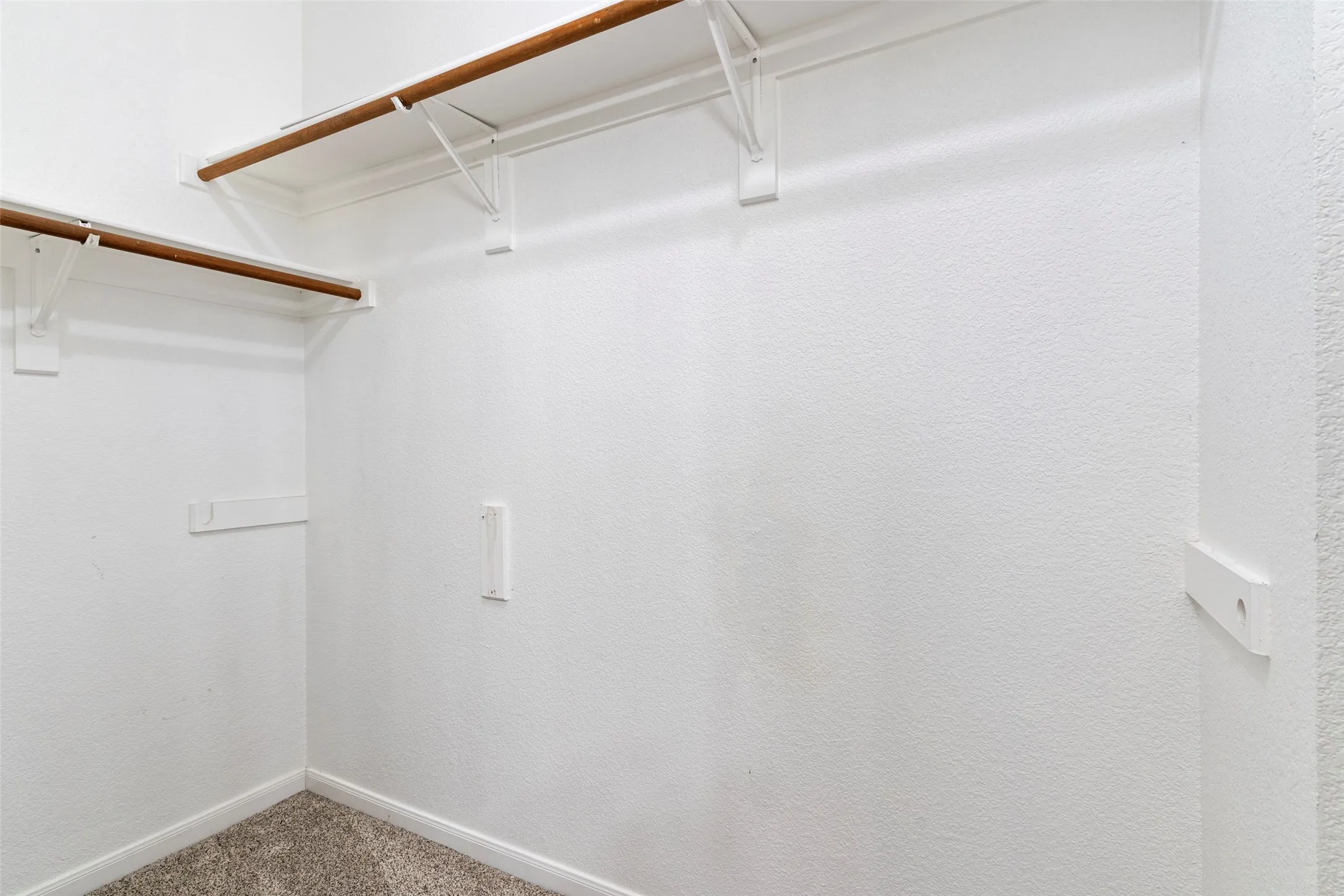 Single Family Residence For Sale in Denton County , 1184 Courtney Lane, Lewisville, Texas 75077, 4 Bedroom, 3 Bathroom, 2 Garage spaces, 2,059 Sqft, built in 1997, mls#21401961, Real Estate Agent in Lewisville, Homes For Sale in Denton county, Homes For Sale in Lewisville, Realtor in Lewisville Texas, Real Estate Brokerage Independent Realty Texas, Luminita Cordes Realtor