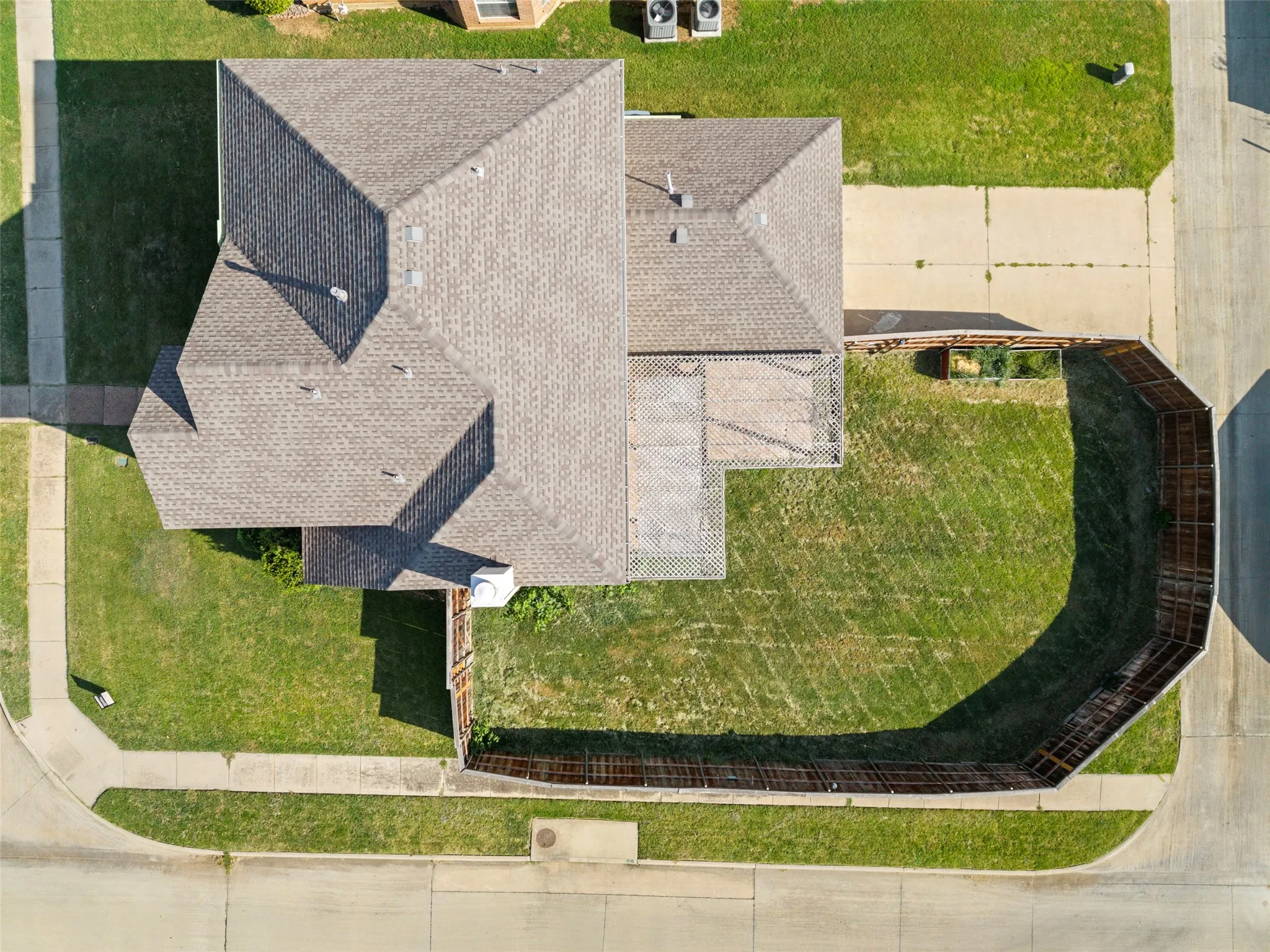 Large backyard, roof replaced in 2021.