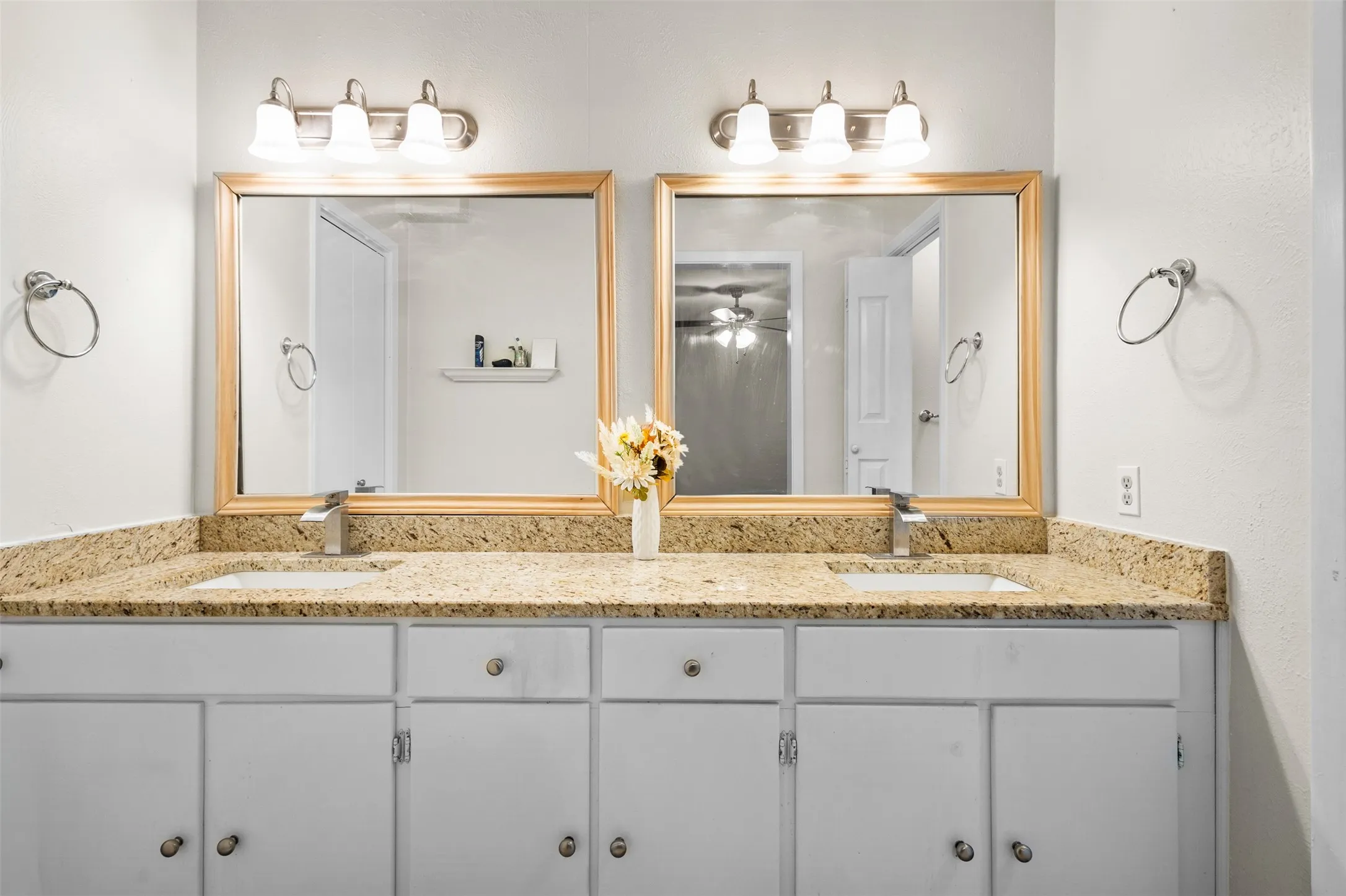 Single Family Residence For Sale in Tarrant County , 6205 Sunnybrook Drive, Watauga, Texas 76148, 3 Bedroom, 2 Bathroom, 2 Garage spaces, 1,241 Sqft, built in 1978, mls#21400345, Real Estate Agent in Watauga, Homes For Sale in Tarrant county, Homes For Sale in Watauga, Realtor in Watauga Texas, Real Estate Brokerage Independent Realty Texas, Luminita Cordes Realtor