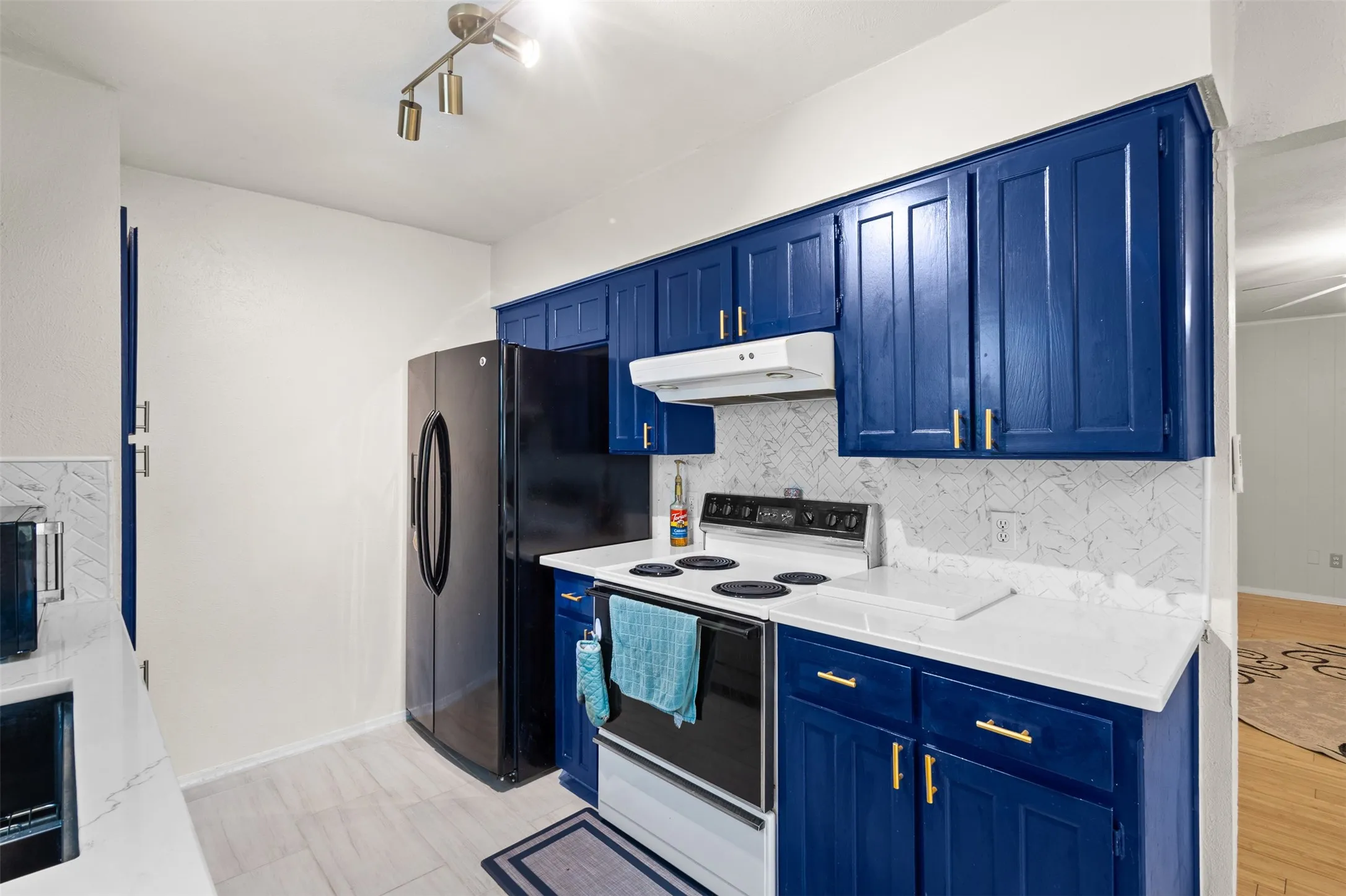 Single Family Residence For Sale in Tarrant County , 6205 Sunnybrook Drive, Watauga, Texas 76148, 3 Bedroom, 2 Bathroom, 2 Garage spaces, 1,241 Sqft, built in 1978, mls#21400345, Real Estate Agent in Watauga, Homes For Sale in Tarrant county, Homes For Sale in Watauga, Realtor in Watauga Texas, Real Estate Brokerage Independent Realty Texas, Luminita Cordes Realtor