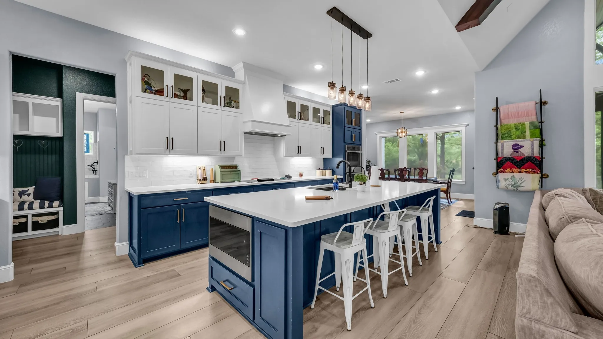 Single Family Residence For Sale in Parker County , 1098 Paradise Parkway, Poolville, Texas 76487, 4 Bedroom, 3 Bathroom, 3 Garage spaces, 3,041 Sqft, built in 2022, mls#21402170, Real Estate Agent in Poolville, Homes For Sale in Parker county, Homes For Sale in Poolville, Realtor in Poolville Texas, Real Estate Brokerage Independent Realty Texas, Luminita Cordes Realtor