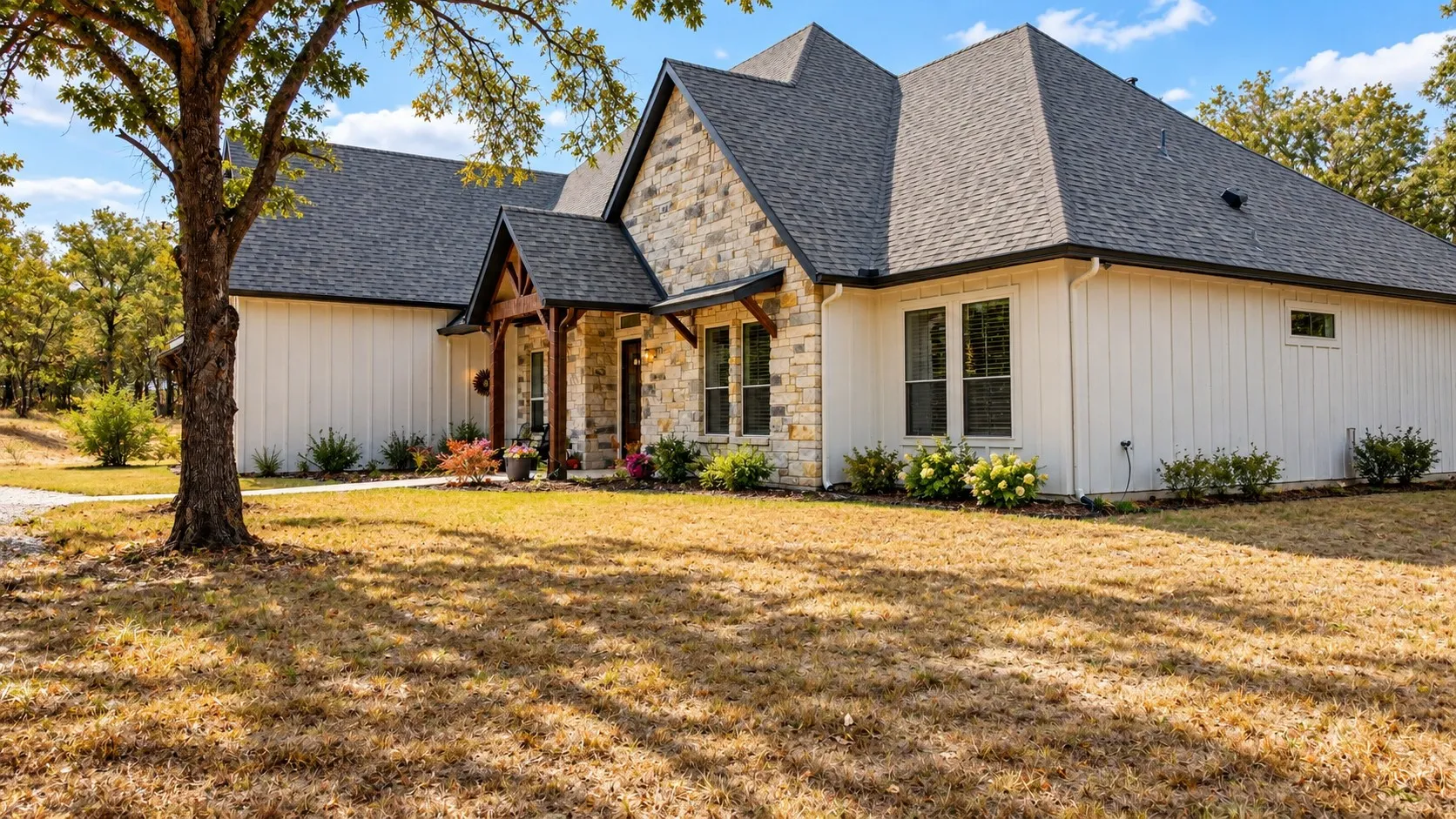Single Family Residence For Sale in Parker County , 1098 Paradise Parkway, Poolville, Texas 76487, 4 Bedroom, 3 Bathroom, 3 Garage spaces, 3,041 Sqft, built in 2022, mls#21402170, Real Estate Agent in Poolville, Homes For Sale in Parker county, Homes For Sale in Poolville, Realtor in Poolville Texas, Real Estate Brokerage Independent Realty Texas, Luminita Cordes Realtor