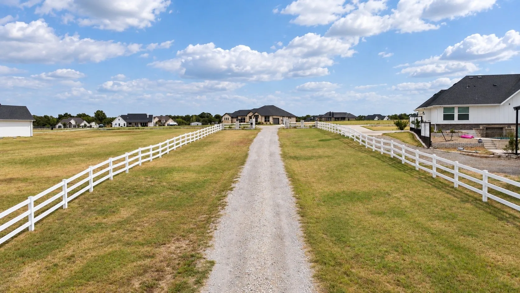 Single Family Residence For Sale in Parker County , 1098 Paradise Parkway, Poolville, Texas 76487, 4 Bedroom, 3 Bathroom, 3 Garage spaces, 3,041 Sqft, built in 2022, mls#21402170, Real Estate Agent in Poolville, Homes For Sale in Parker county, Homes For Sale in Poolville, Realtor in Poolville Texas, Real Estate Brokerage Independent Realty Texas, Luminita Cordes Realtor