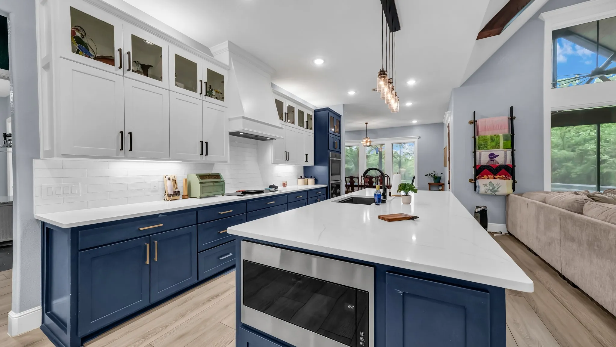 Single Family Residence For Sale in Parker County , 1098 Paradise Parkway, Poolville, Texas 76487, 4 Bedroom, 3 Bathroom, 3 Garage spaces, 3,041 Sqft, built in 2022, mls#21402170, Real Estate Agent in Poolville, Homes For Sale in Parker county, Homes For Sale in Poolville, Realtor in Poolville Texas, Real Estate Brokerage Independent Realty Texas, Luminita Cordes Realtor
