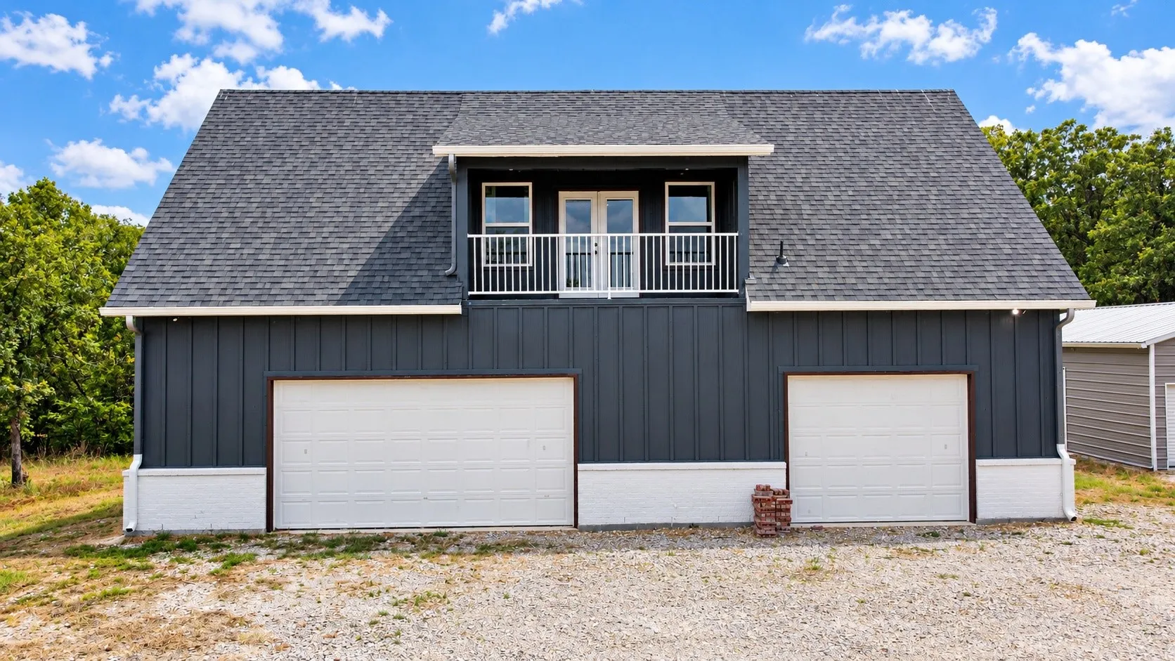 Single Family Residence For Sale in Parker County , 1098 Paradise Parkway, Poolville, Texas 76487, 4 Bedroom, 3 Bathroom, 3 Garage spaces, 3,041 Sqft, built in 2022, mls#21402170, Real Estate Agent in Poolville, Homes For Sale in Parker county, Homes For Sale in Poolville, Realtor in Poolville Texas, Real Estate Brokerage Independent Realty Texas, Luminita Cordes Realtor