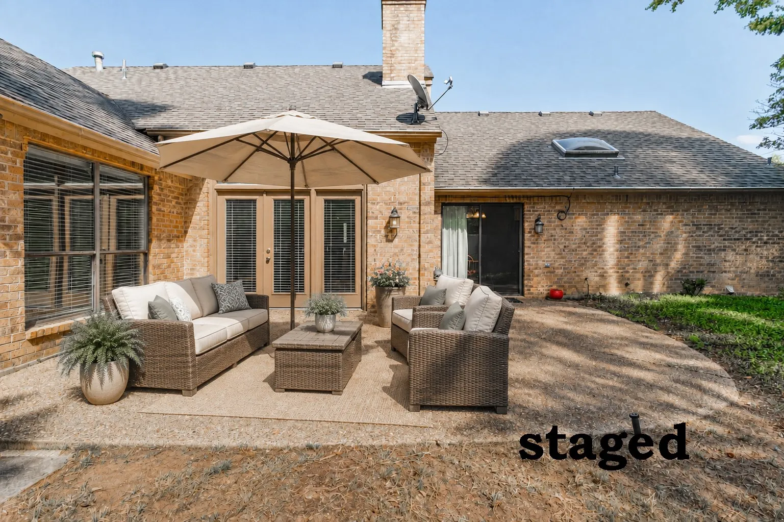 Single Family Residence For Sale in Smith County , 811 Ashford Court, Tyler, Texas 75703, 2 Bedroom, 2 Bathroom, 2 Garage spaces, 2,027 Sqft, built in 1984, mls#21399302, Real Estate Agent in Tyler, Homes For Sale in Smith county, Homes For Sale in Tyler, Realtor in Tyler Texas, Real Estate Brokerage Independent Realty Texas, Luminita Cordes Realtor